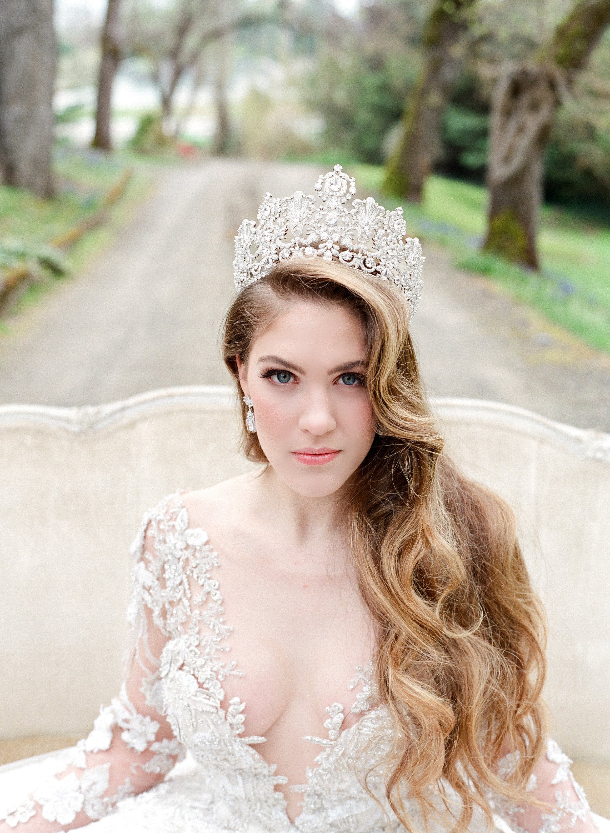 PERSEPHONE Royal Bridal Crown - Elegant Wedding Tiara for Bride, Princess Style Headpiece with Crystals & Pearls | Perfect for Weddings, Prom, Quinceañera, Pageants & Special Occasions