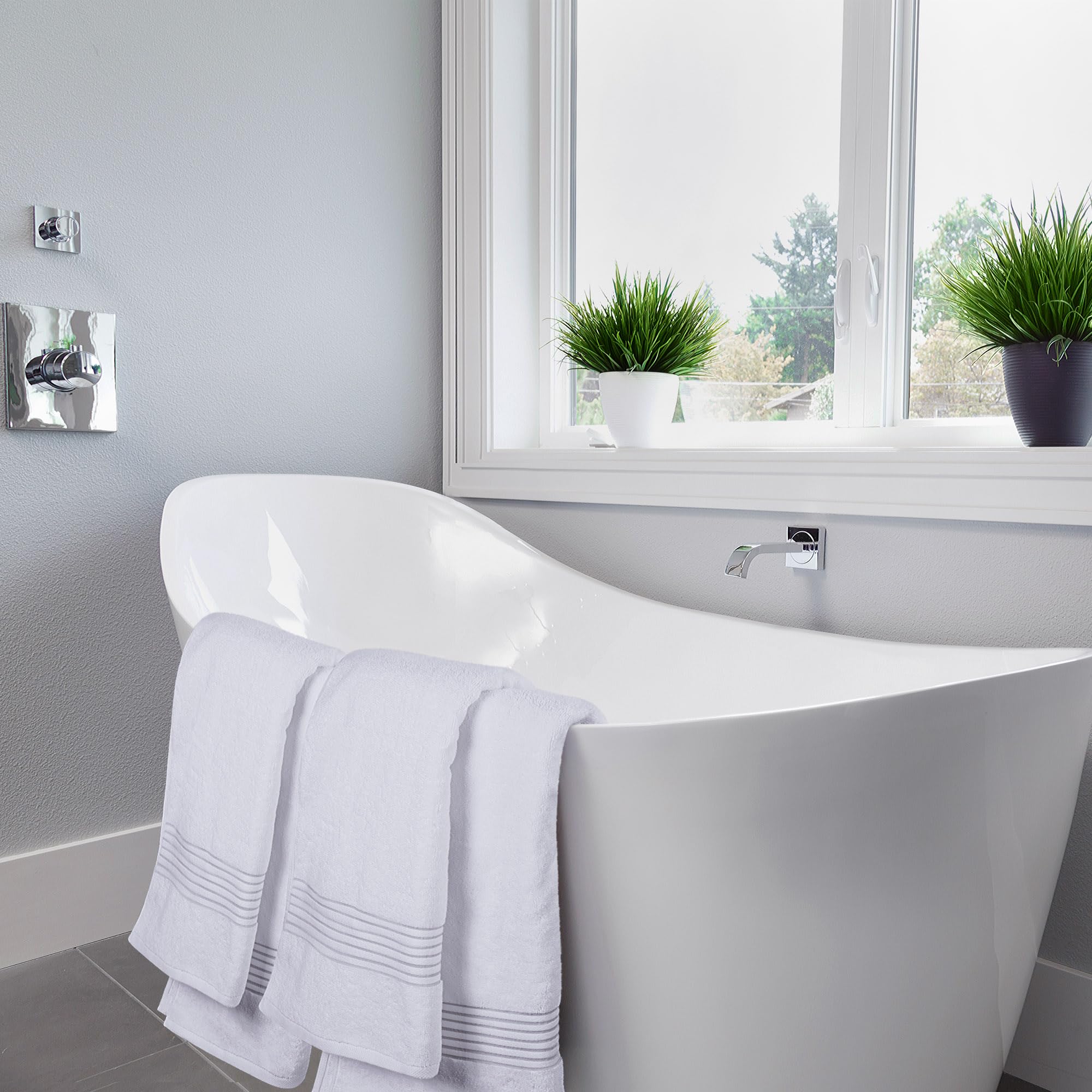 Utopia Towels 4-Pack Premium Bath Towels Set - 27x54 Inches, 100% Ring Spun Cotton, Quick Dry & Highly Absorbent - Ultra Soft Luxury Towels for Bathroom, Spa, Gym & Everyday Use - White