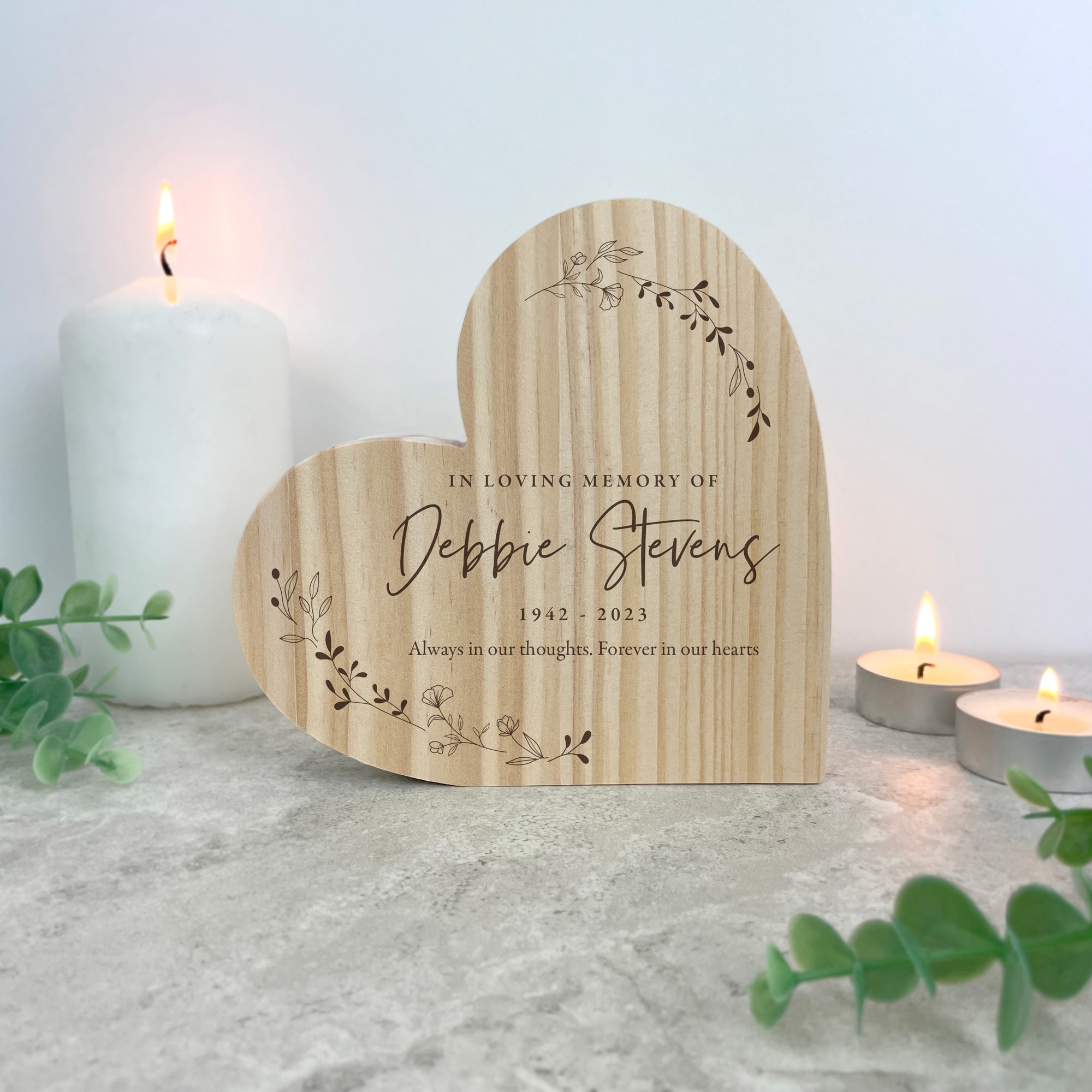 Personalized Wooden Wreath Memorial - Freestanding Heart Keepsake for Loved Ones - Perfect for Home Decor, Graveside Tribute & Sympathy Gifts