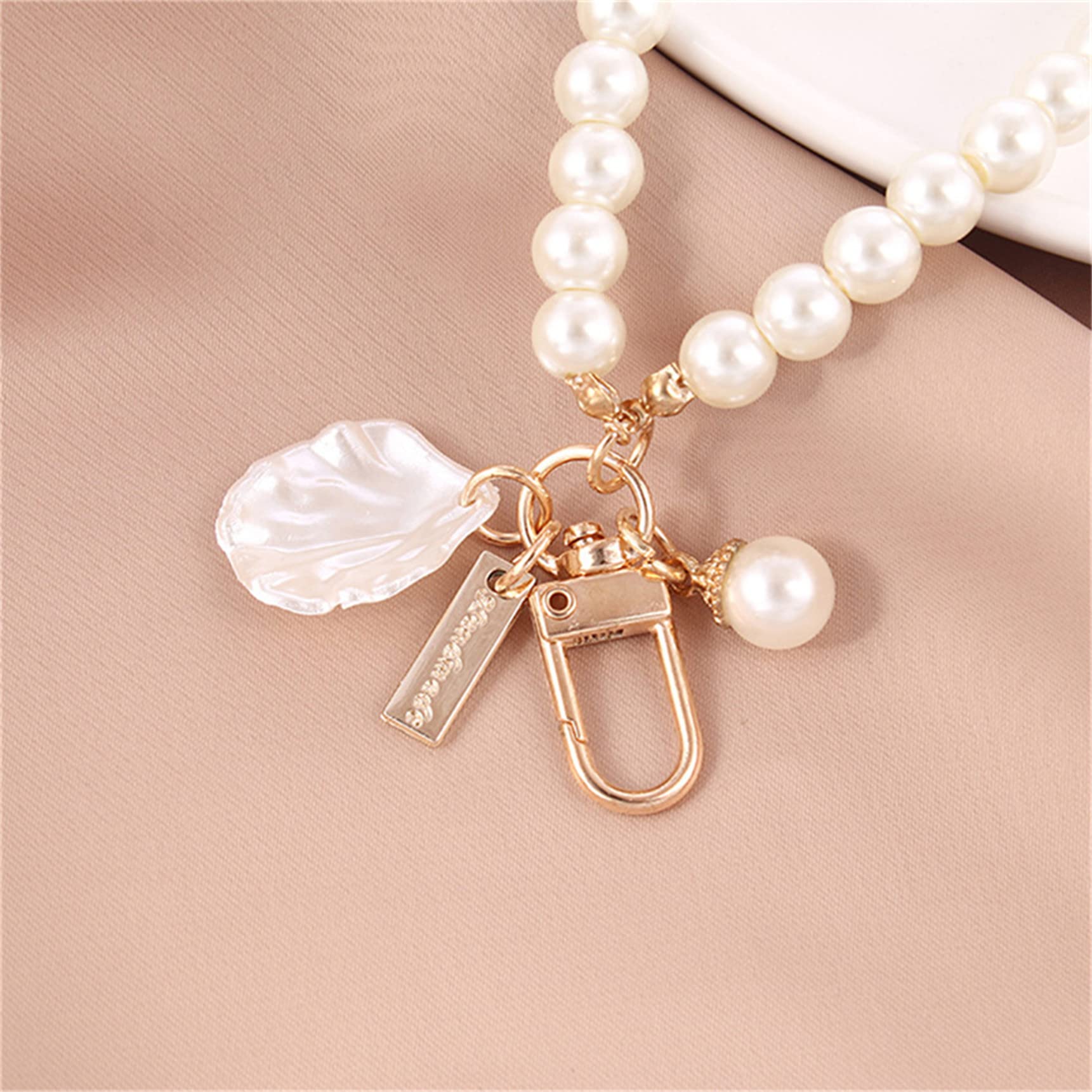Elegant Imitation Pearl Keychain for Women - Stylish Backpack Key Pendant, Key Ring Charm Accessory (Perfect Gift for Her, Great for Keys, Bags & Backpacks)