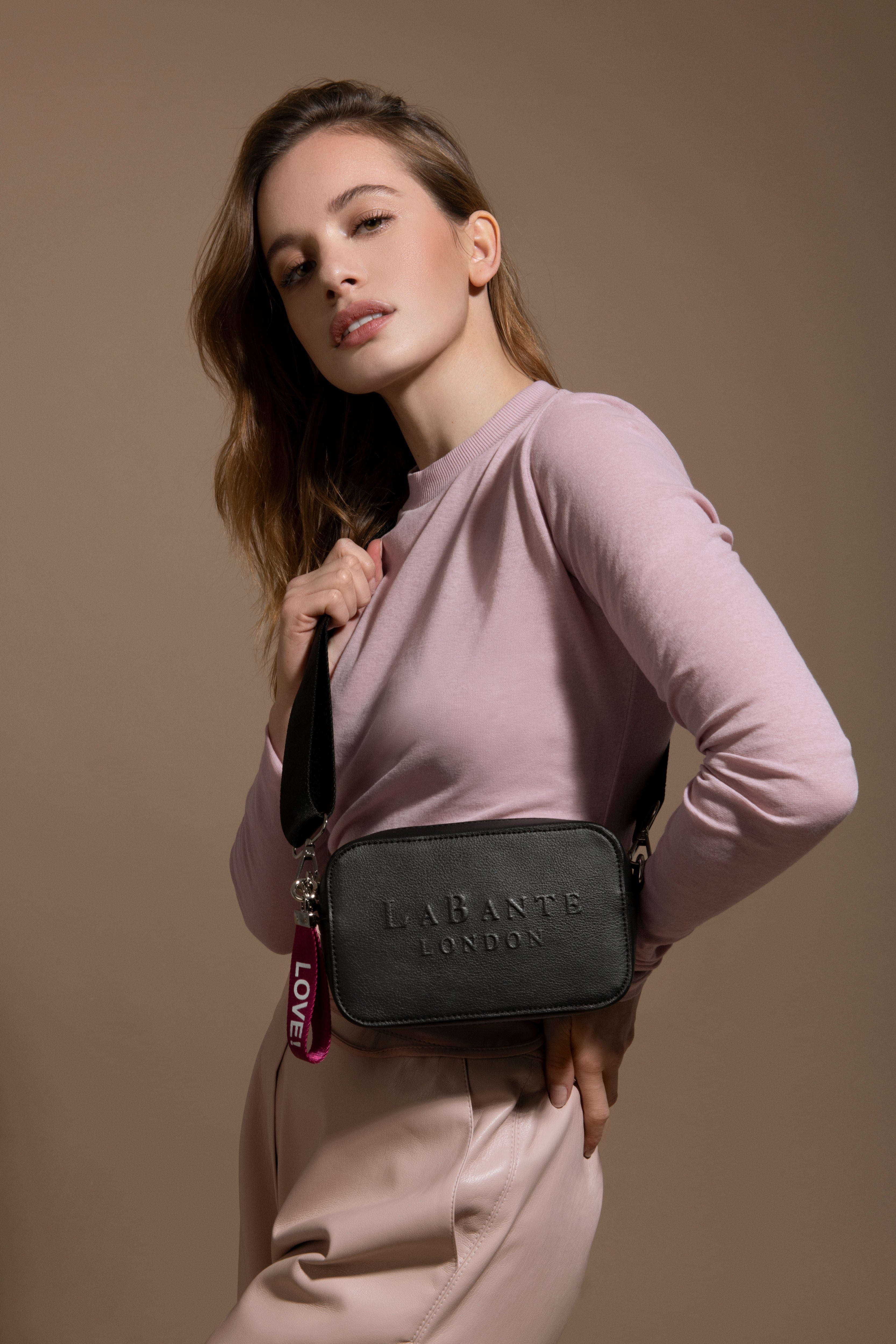 Everest Vegan Leather Crossbody Camera Bag for Women & Men - Stylish & Durable Black PU Leather Purse - Perfect for Travel, Photography & Everyday Use