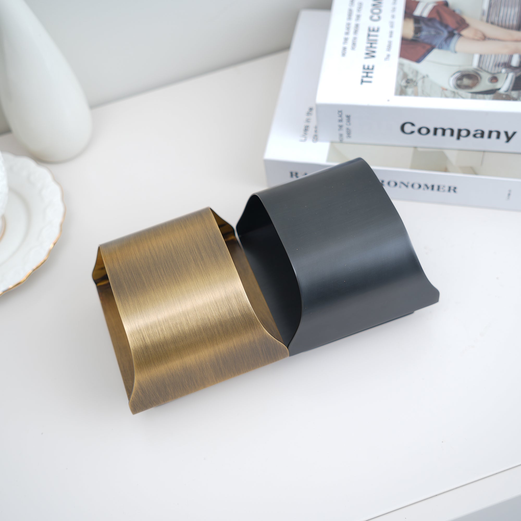 Leclerc Modern Wall Lamp - Sleek & Stylish LED Sconce for Bedroom, Living Room, or Hallway Lighting