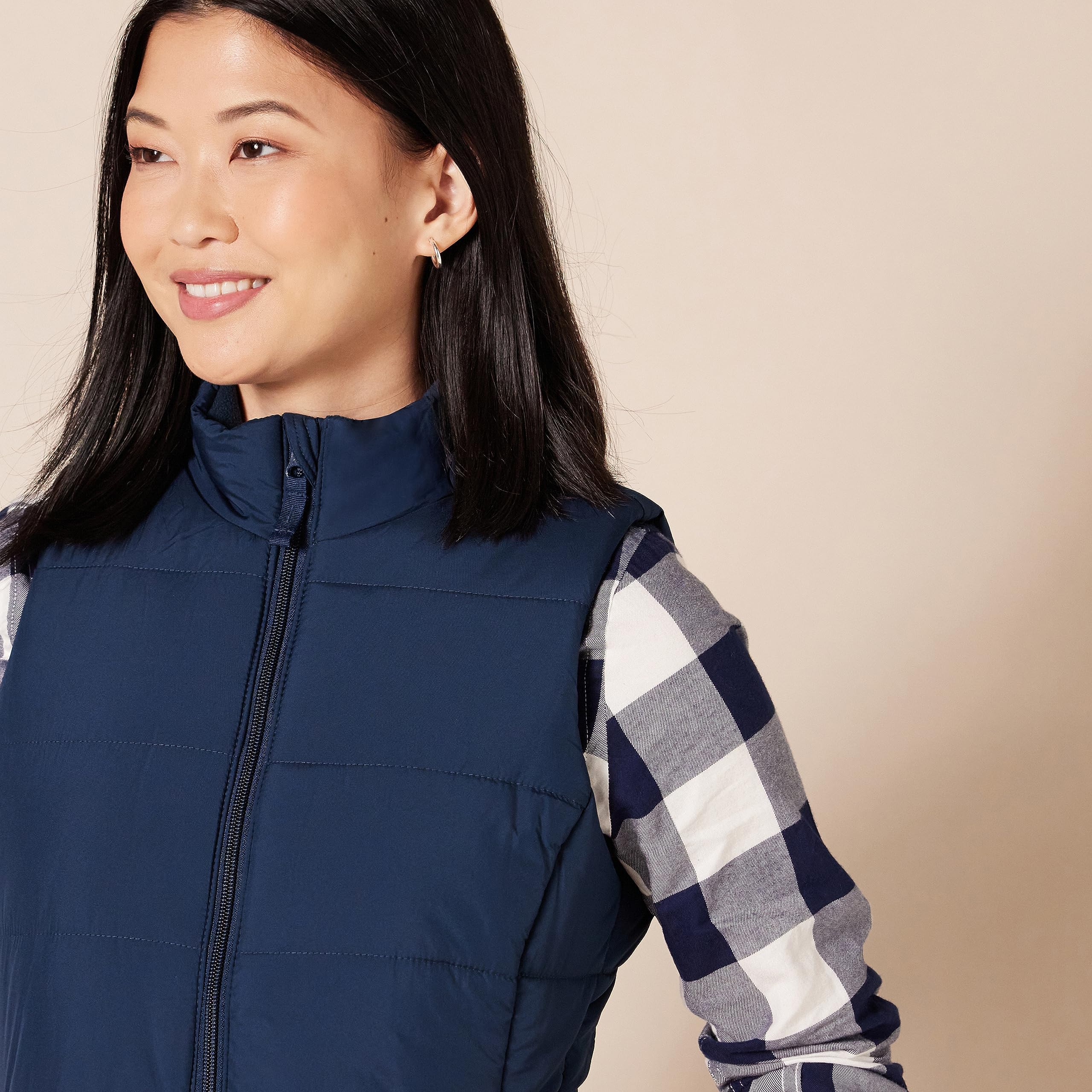 Amazon Essentials Women's Mid-Weight Puffer Vest - Lightweight Quilted Down Alternative Jacket for Outdoor Activities, Hiking & Casual Wear