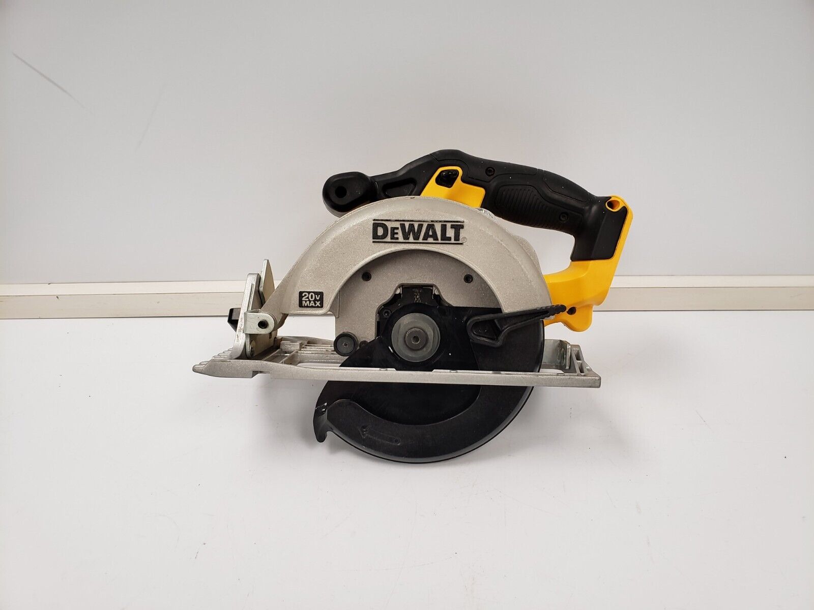 DEWALT DC8391 20V MAX Cordless Circular Saw - 6-1/2 Inch Blade, Lightweight & Powerful for Woodworking, Framing, and DIY Projects