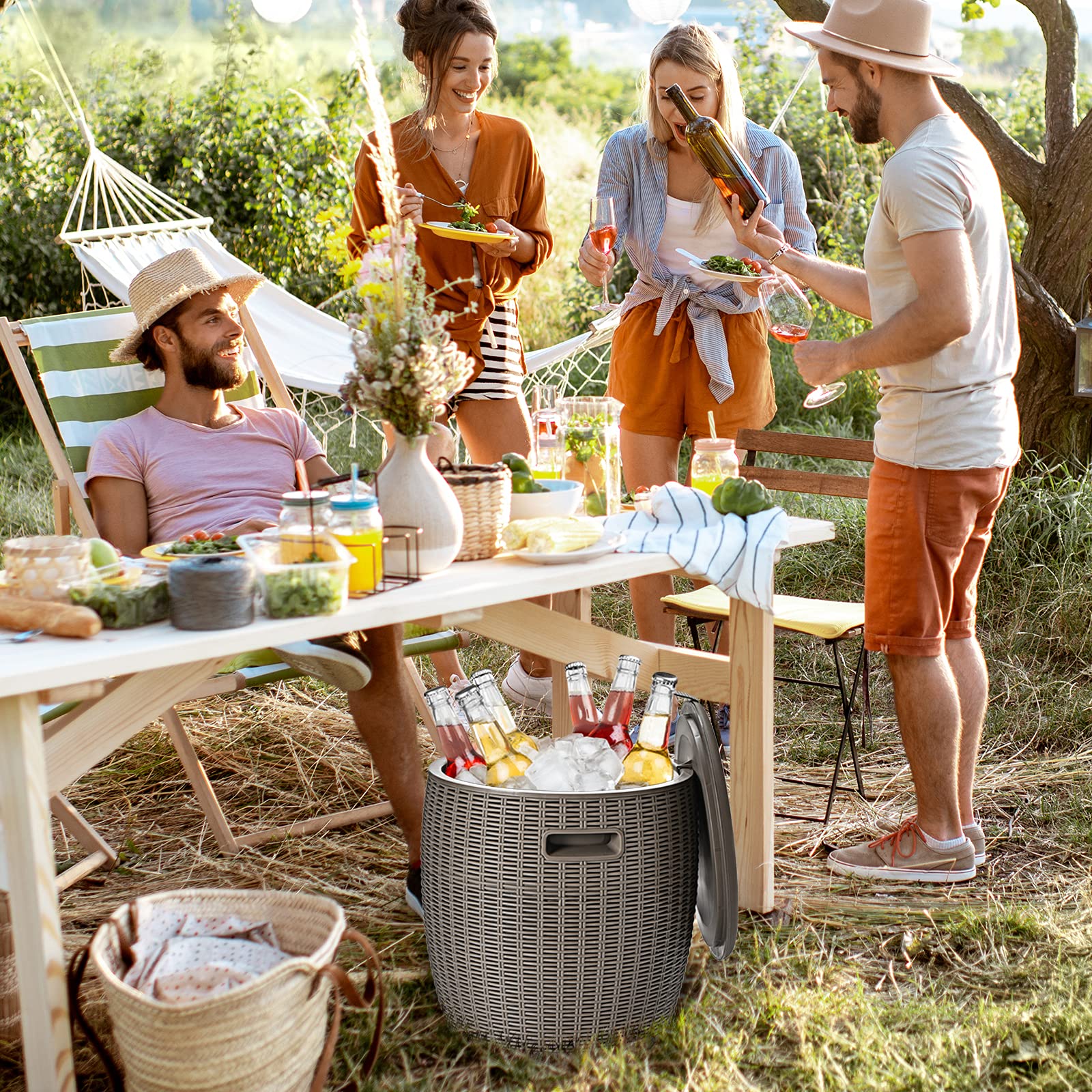 Tangkula 9.5 Gallon Outdoor Cooler Bar Table - Wicker Patio Ice Bucket Side Table with Lid & Handles - Perfect for Beer, Wine & Drinks - Ideal for Poolside, Deck, Backyard Parties & Outdoor Entertaining