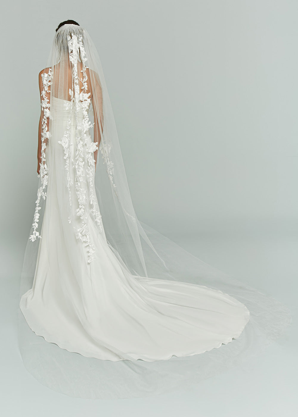 Elegant V1026 Cathedral Wedding Veil with Delicate Lace Appliques - Perfect for Bridal Ceremonies, Formal Weddings & Romantic Photoshoots