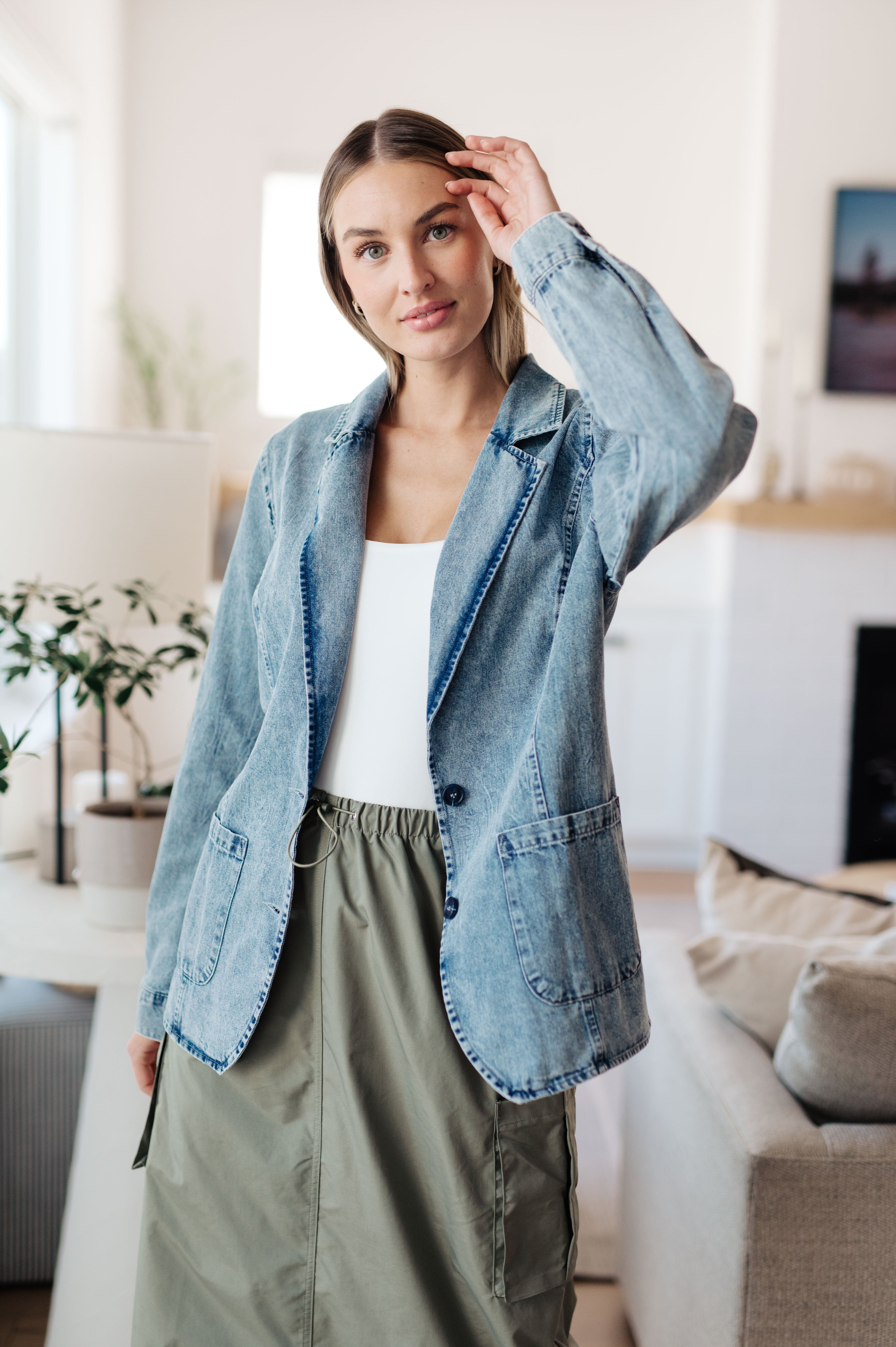 Stylish Business Brunch Denim Blazer for Women - Professional & Casual Office Wear - Perfect for Work Meetings, Lunch Dates & Smart Casual Outfits