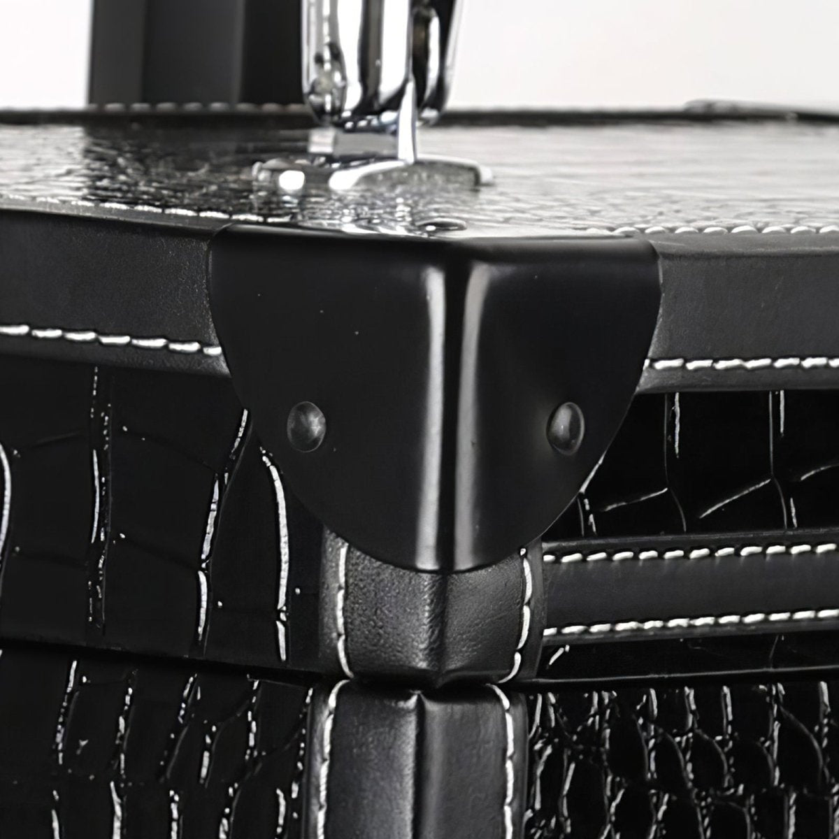 Professional Aluminum Cosmetic Makeup Trolley Case - Portable Beauty Organizer for Makeup Artists & Salon Professionals - Perfect for Travel, Salon Storage & Mobile Makeup Services