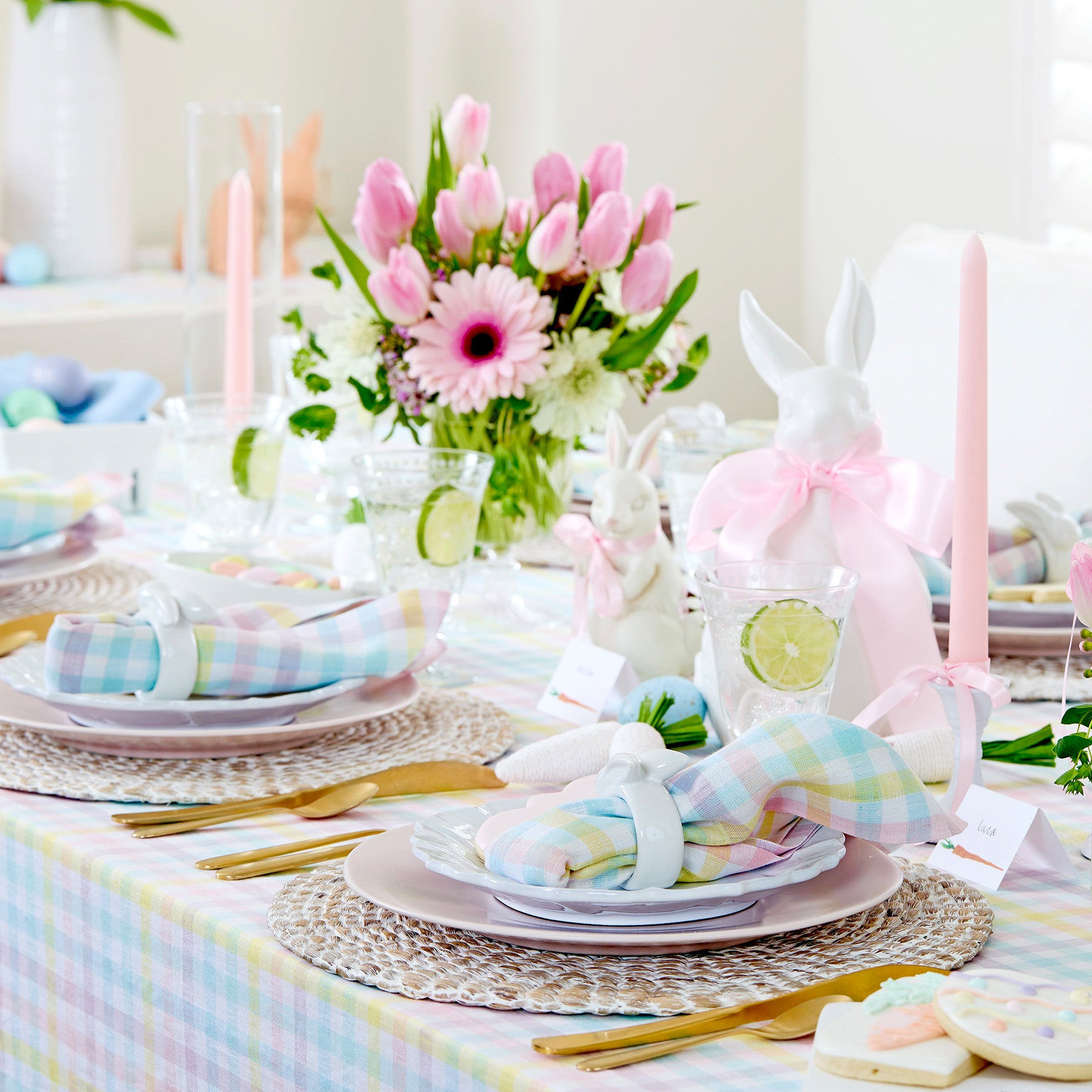 Classic Gingham Table Throw - Stylish Cotton Tablecloth for Dining, Picnics & Outdoor Events - Perfect for Kitchen, Party & Home Decor