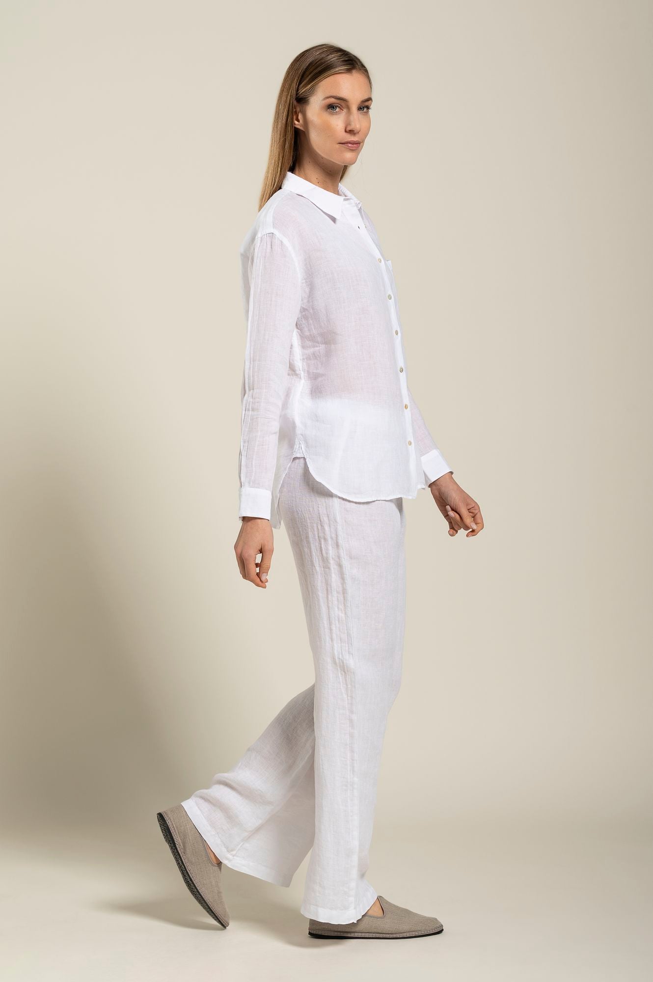 Women's Long Sleeve Classic Button-Down Shirt with Chest Pocket - Office Wear, Casual Outfits & Business Attire