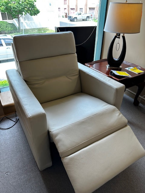 Palliser Reece Power Reclining Leather Sofa - Genuine Top Grain Leather Living Room Sectional with USB Charging Ports - Perfect for Home Theater, Family Gatherings & Relaxation