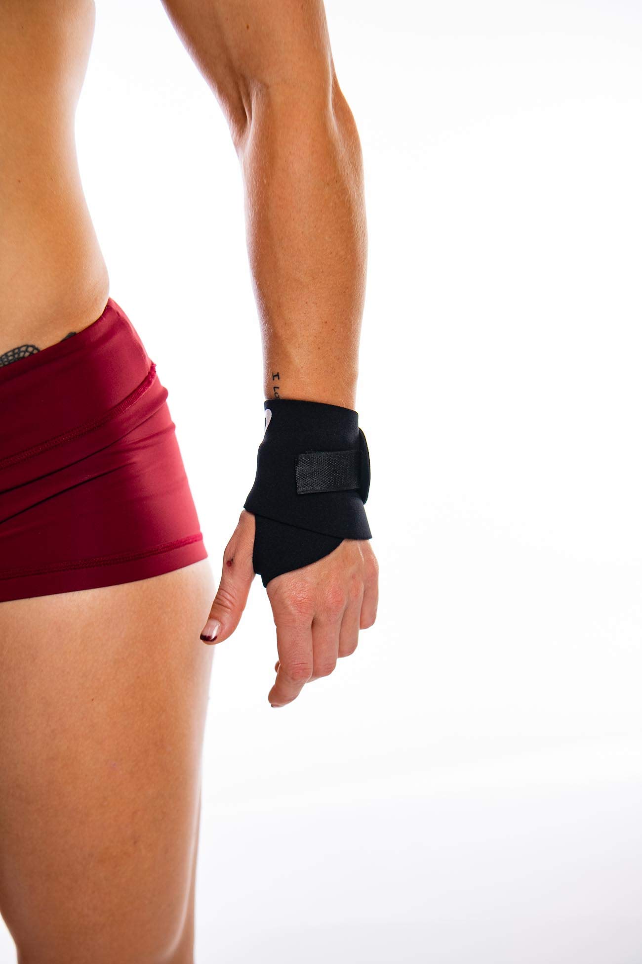 Nevin Neoprene Single Wrist Support Brace - Adjustable & Breathable for Weightlifting, Gym, Tennis & Pain Relief (Red) - Ideal for Workouts, Sports & Injury Recovery