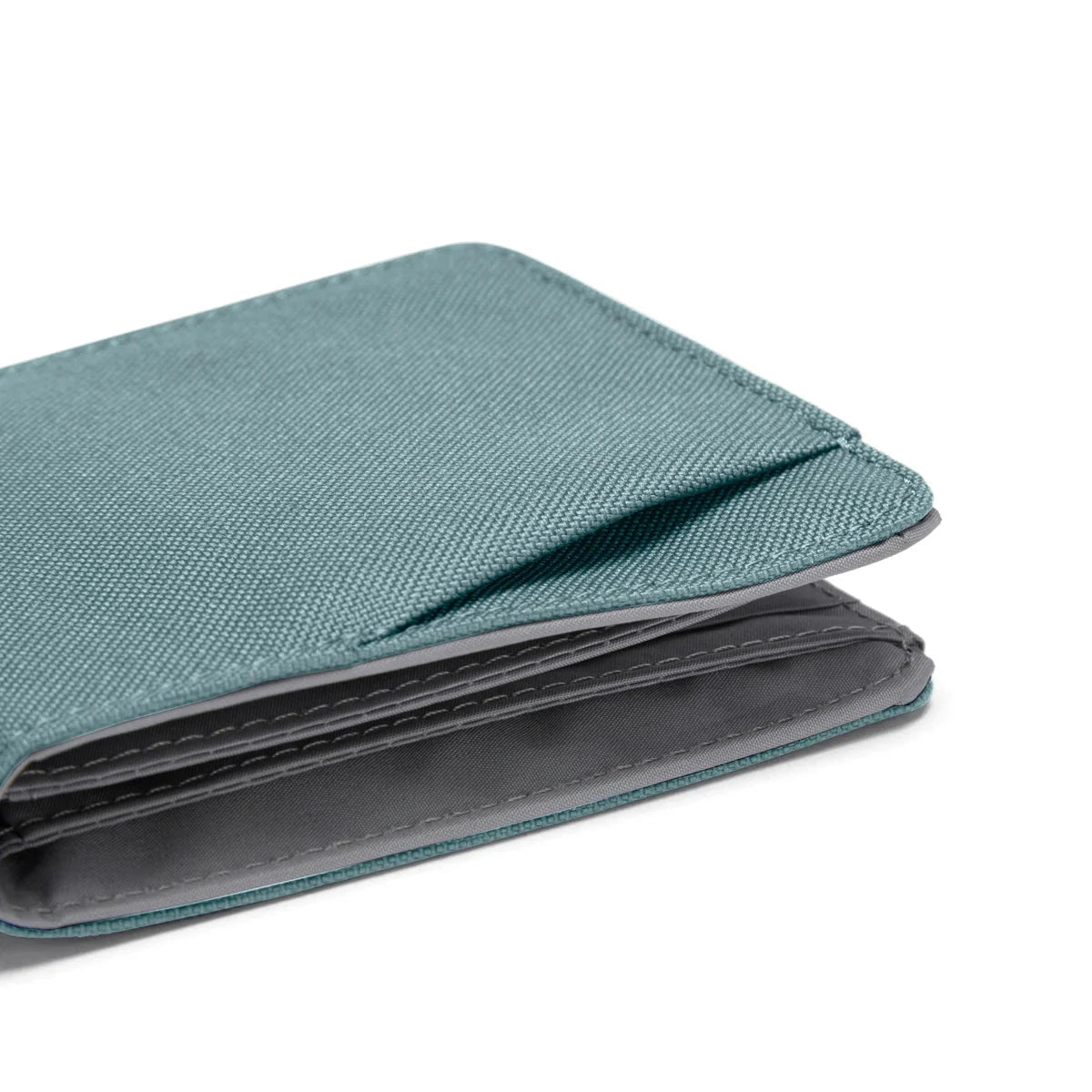 Pacsafe RFIDsafe™ RFID Blocking Bifold Wallet for Men & Women - Secure Travel & Everyday Use - Anti-Theft Credit Card Holder for Passport & Cash Protection