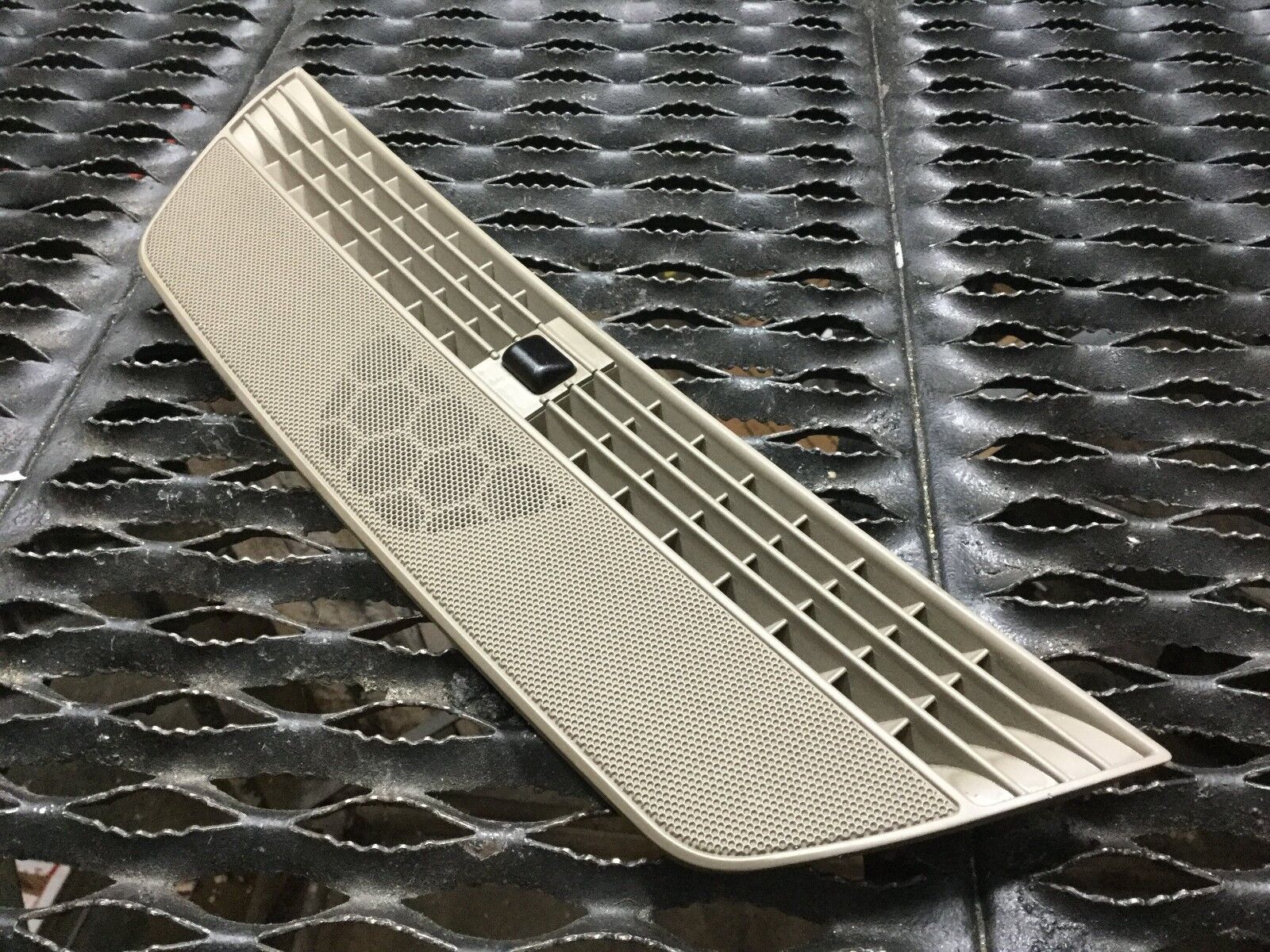 2005-2008 Audi A4 Center Dash Air Vent Grille with Light Sensor - OEM Replacement Part for Interior Upgrade & Climate Control System