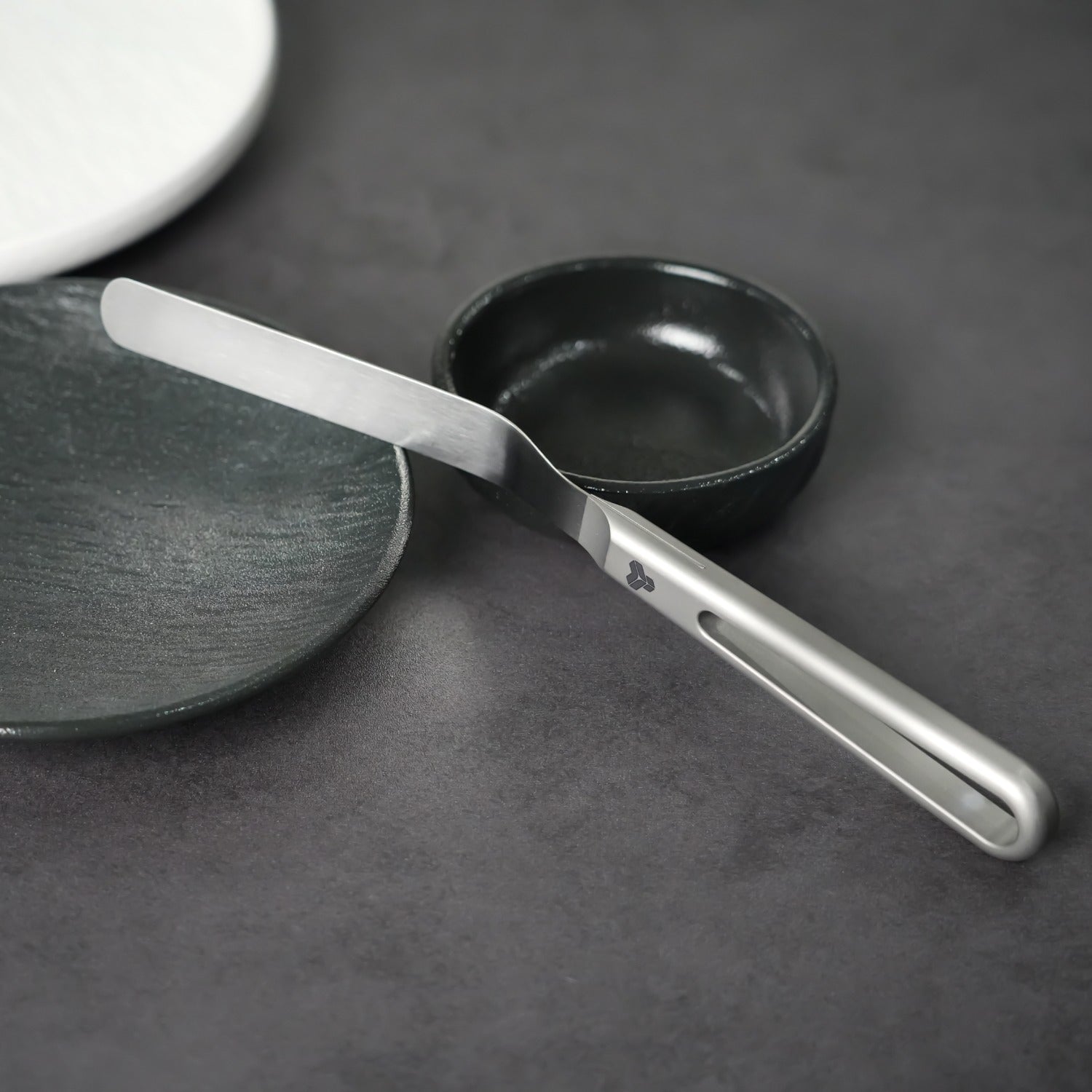 Premium Titanium 4-Inch Offset Spatula - High Heat Resistant Kitchen Tool for Baking, Grilling & Cooking - Perfect for Cakes, BBQ, and Professional Chefs
