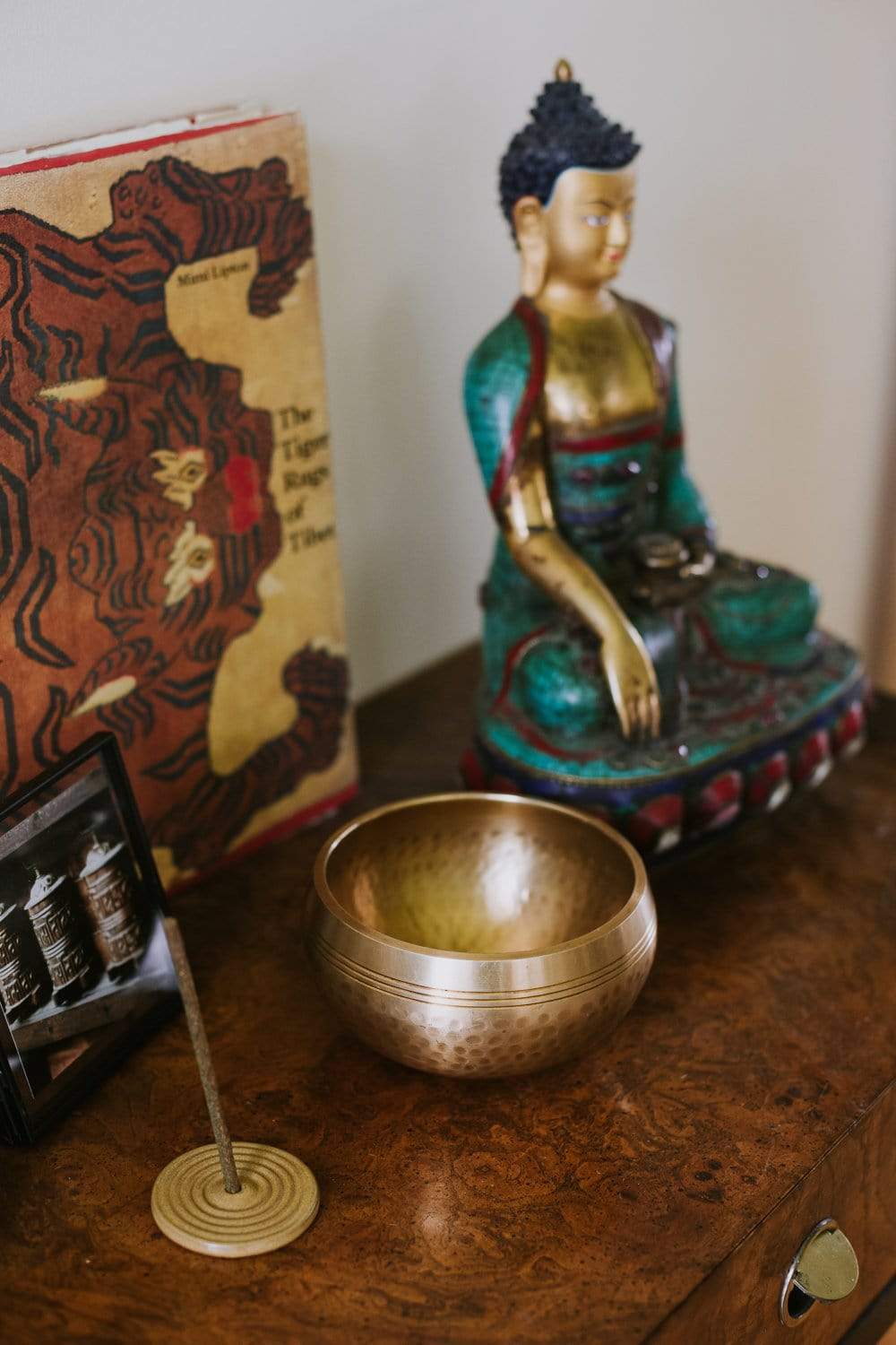 Authentic Hand-Hammered Tibetan Singing Bowl Set for Meditation, Yoga & Sound Healing - Premium Quality Metal Chakra Bowl with Wooden Mallet and Cushion