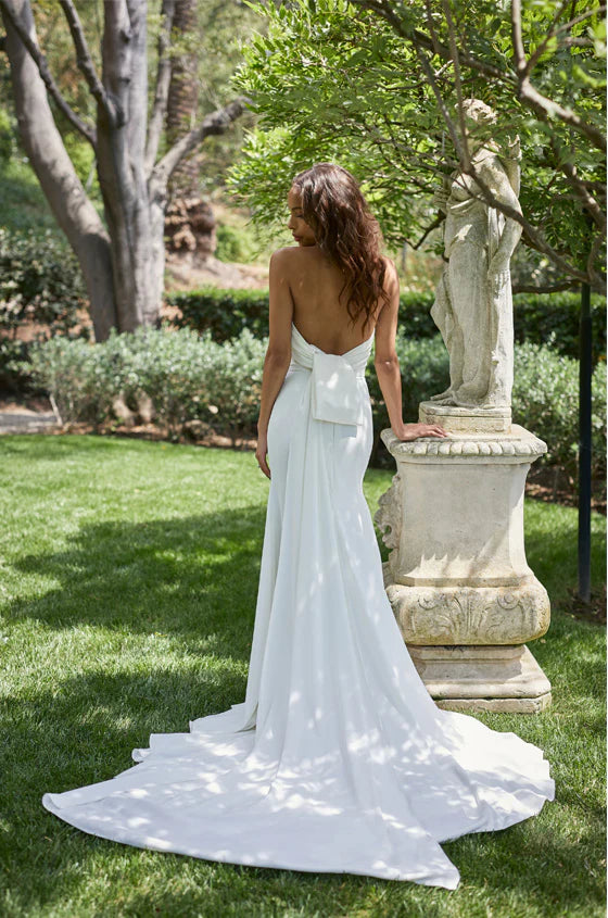 Monique Lhuillier BL21112 Wedding Dress Size 10 - Elegant Bridal Gown for Church Ceremony & Reception