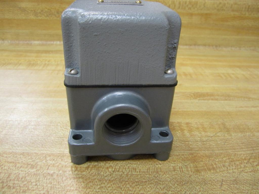 Allen Bradley 801-ASH28 Industrial Push Button Switch - Heavy Duty Metal Enclosure for Machinery & Control Panels - Perfect for Factory Automation & Equipment Control Systems