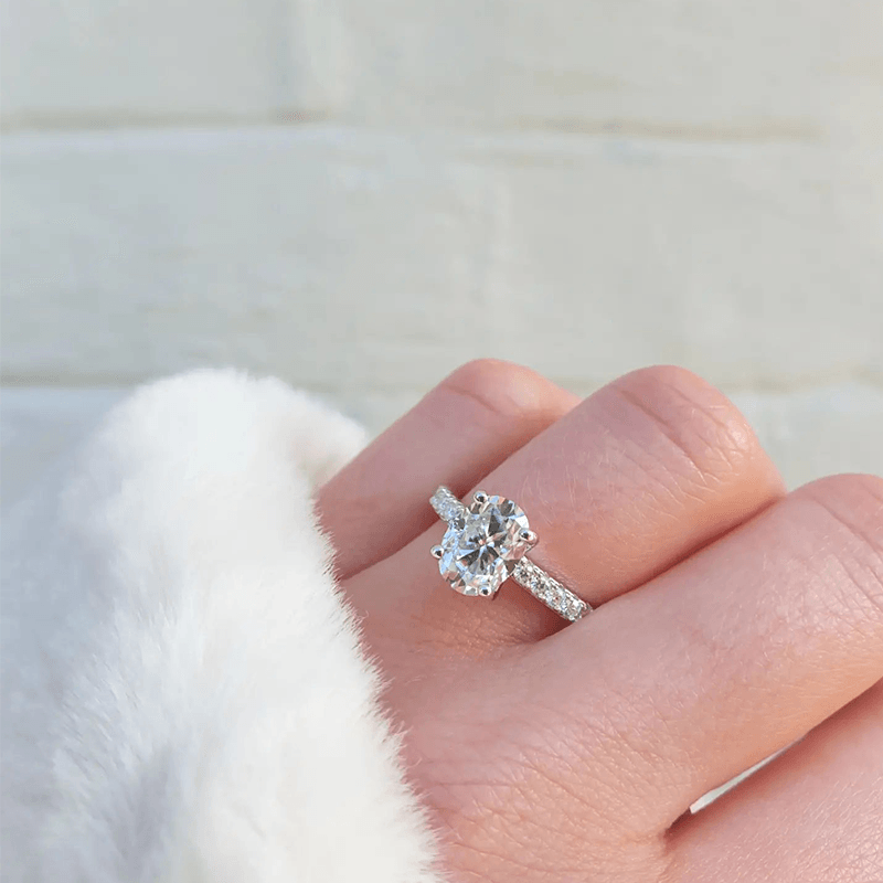 Petite Micropavé Oval Moissanite Engagement Ring - Dainty Wedding Band for Women, Promise Ring, Anniversary Gift - Perfect for Proposals, Bridal Jewelry & Special Occasions
