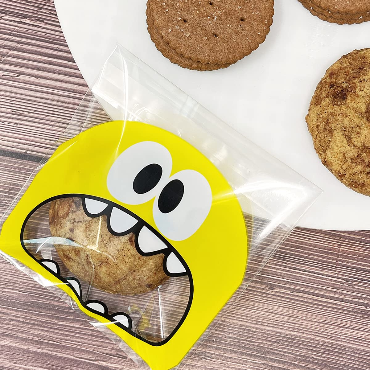 Allydrew 4x4 Inch Clear Self-Adhesive Candy Bags | 200 Pack Resealable Treat Bags for Cookies, Candies, Party Favors & Wedding Favors | Perfect for Birthday Parties, Baby Showers & Holiday Gift Packaging