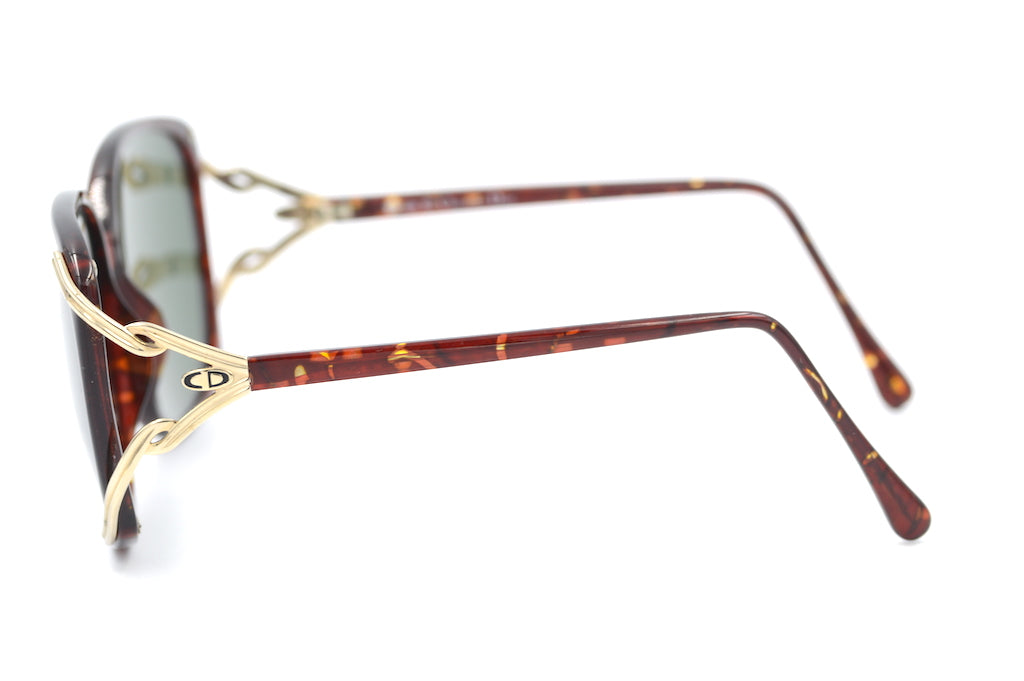 Christian Dior 2689 30 Sunglasses - Luxury Designer Shades for Women - UV Protection & Fashion Statement - Perfect for Beach, Driving & Outdoor Activities