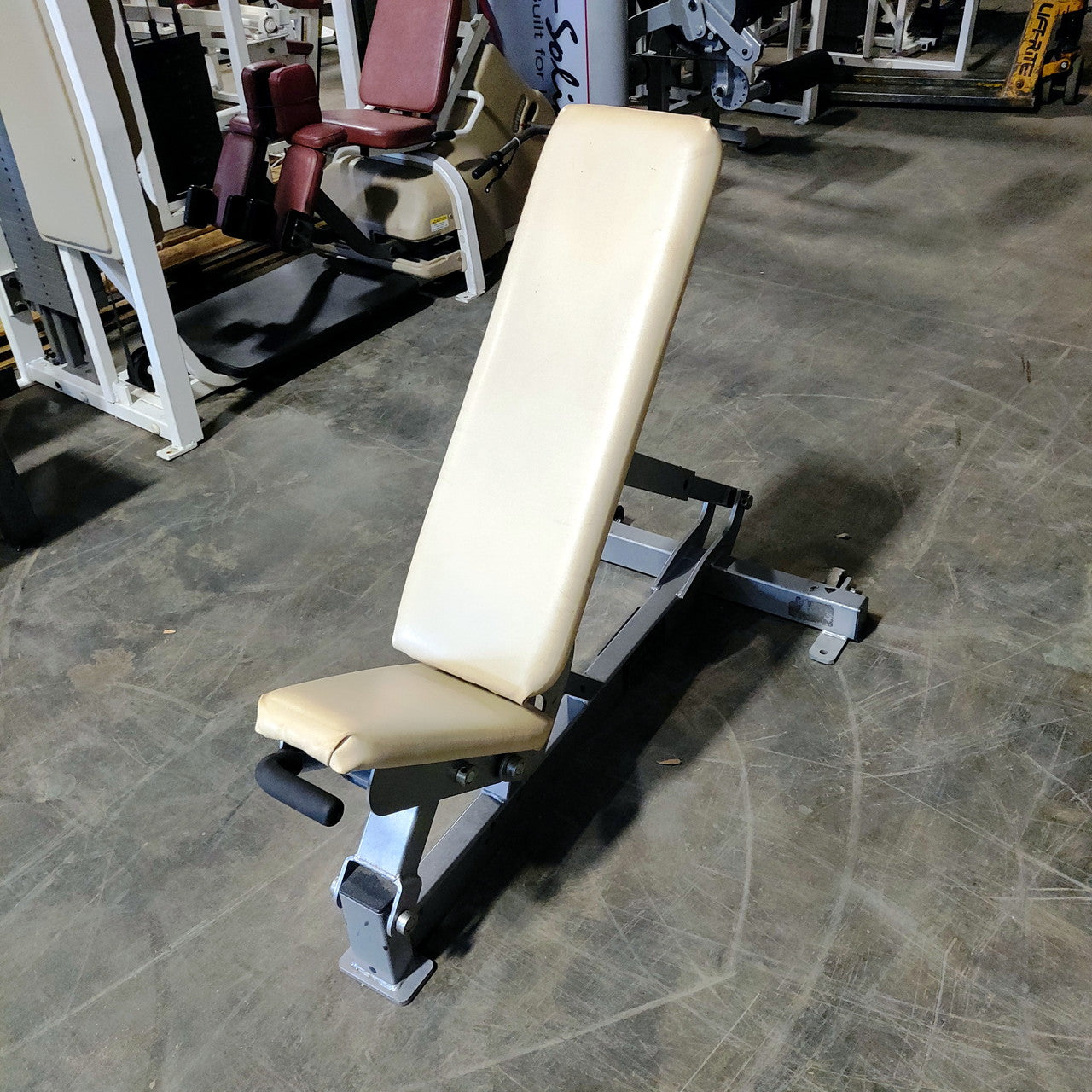 Hammer Strength Flat to Incline Adjustable Weight Bench for Home Gym - Perfect for Strength Training, Chest Workouts & Full-Body Exercises