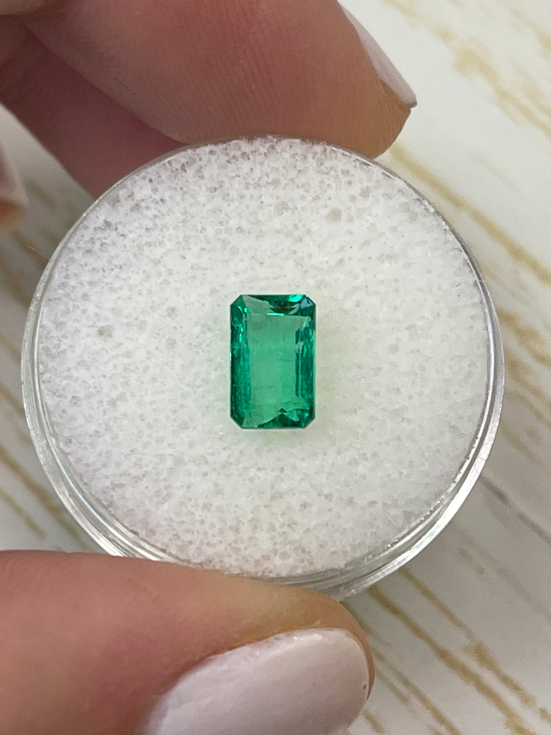 1.50 Carat 8x5mm Muzo Green Natural Loose Colombian Emerald - Emerald Cut Gemstone for Jewelry Making, Engagement Rings & Luxury Gifts