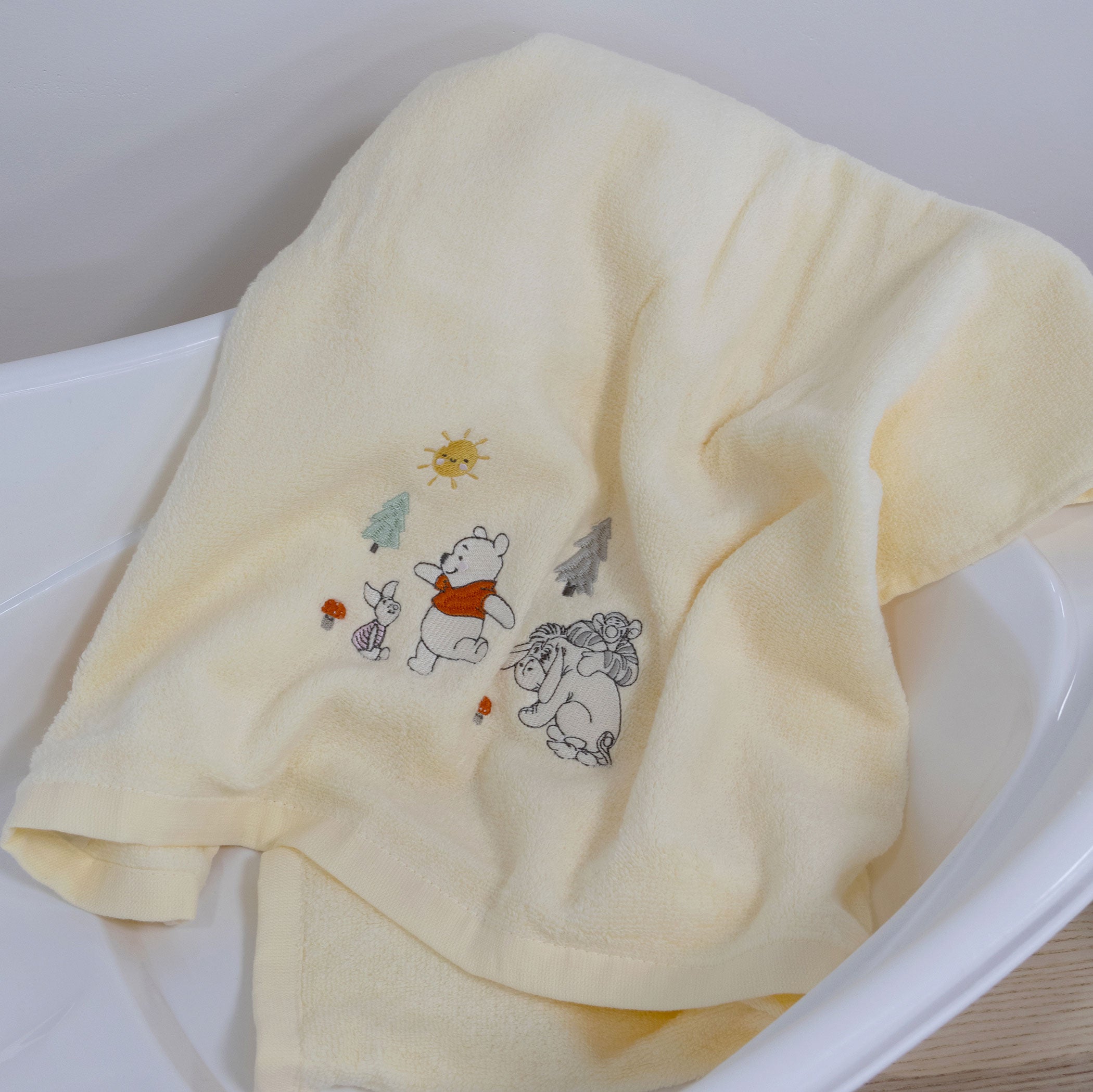 Disney Winnie the Pooh Soft Bath Towel Set - Super Absorbent & Quick Dry - Perfect for Kids Bath, Beach, Pool & Spa - 30x60 Inches (75x150cm)