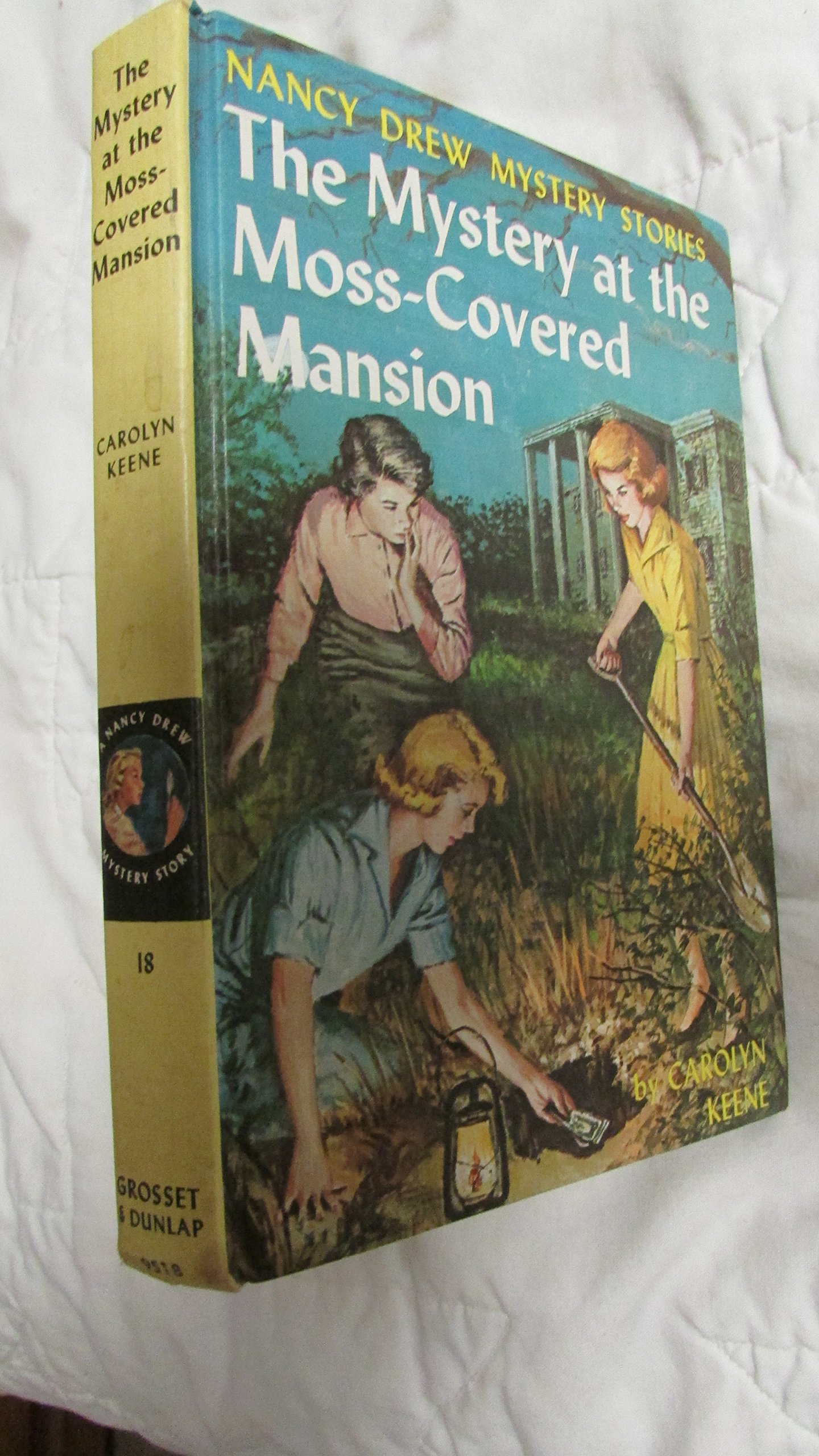 The Mystery at the Moss-Covered Mansion - Classic Detective Novel for Teens & Adults - Perfect for Book Clubs & Rainy Day Reading
