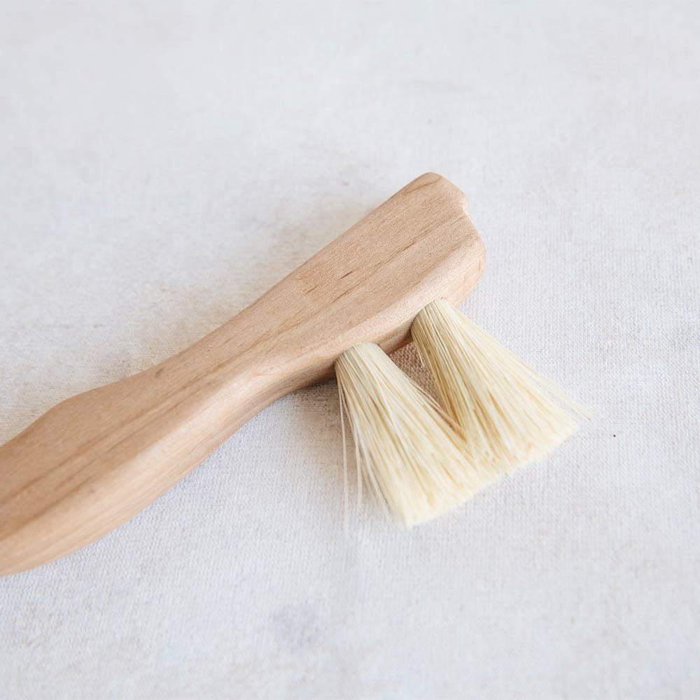 MT0957 Small Wooden Counter Brush - Compact Cleaning Tool for Kitchen Countertops, Tables & Shelves - Perfect for Home & Office Use