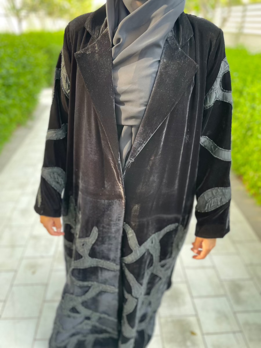 Elegant Black Velvet Open Abaya with Intricate Embroidery - Perfect for Prayer, Modest Fashion & Special Occasions