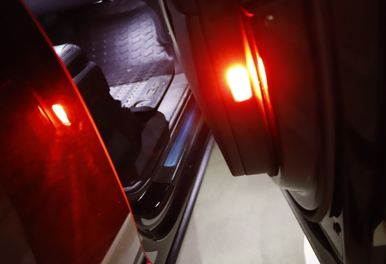 4 CAN Bus Side Shine Strobe Flashing W5W Bulbs for Audi A4 A5 A6 A7 Q3 Q5 Q7 Q8 - Amber White LED Turn Signal Lights for Enhanced Visibility & Safety at Night Driving