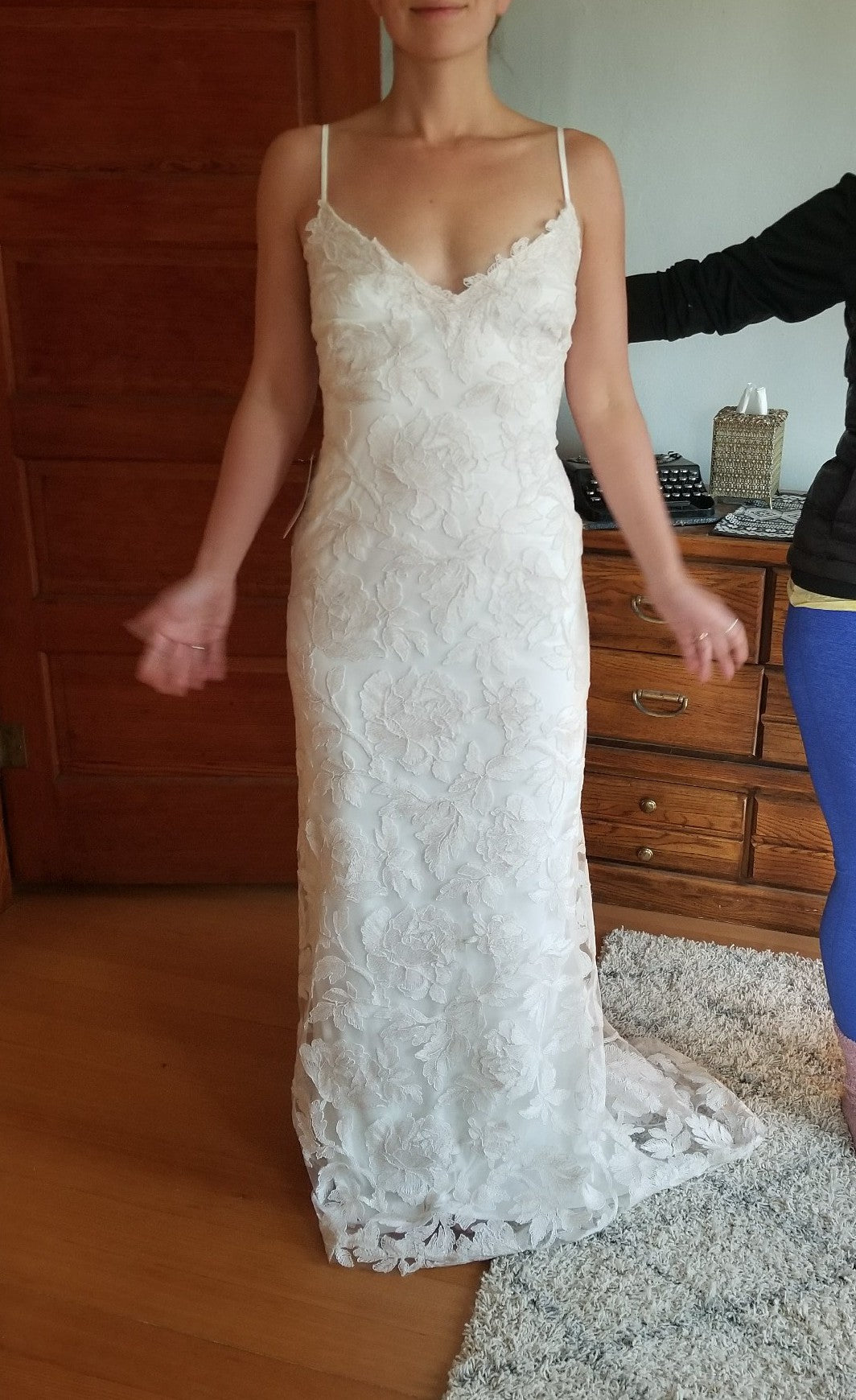 BHLDN Tadashi Shoji Montana Wedding Dress - Elegant Lace Bridal Gown for Bride, Perfect for Church Ceremony & Outdoor Wedding Photos