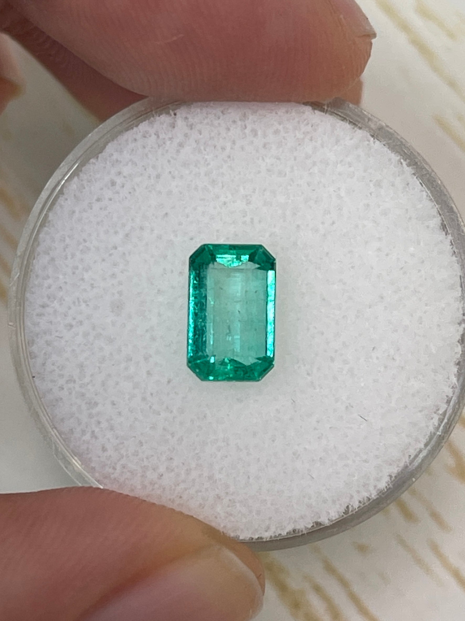 1.21 Carat Natural Loose Colombian Emerald - 8.5mm x 5mm Elongated Emerald Cut Gemstone for Jewelry Making, Engagement Rings & Luxury Gifts