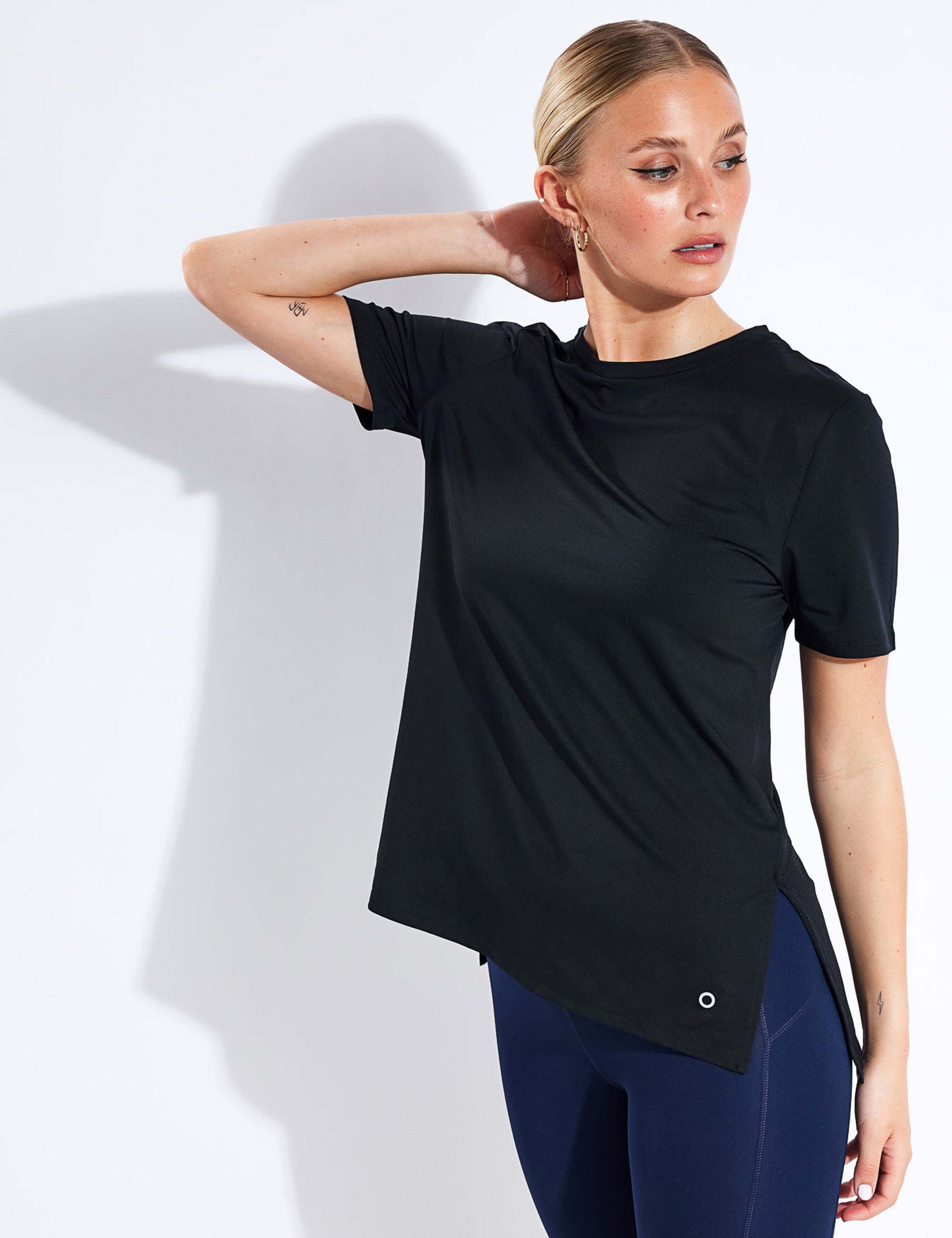 Women's Scoop Neck Mesh Back T-Shirt - Black | Casual & Athletic Wear for Gym, Running & Everyday Comfort