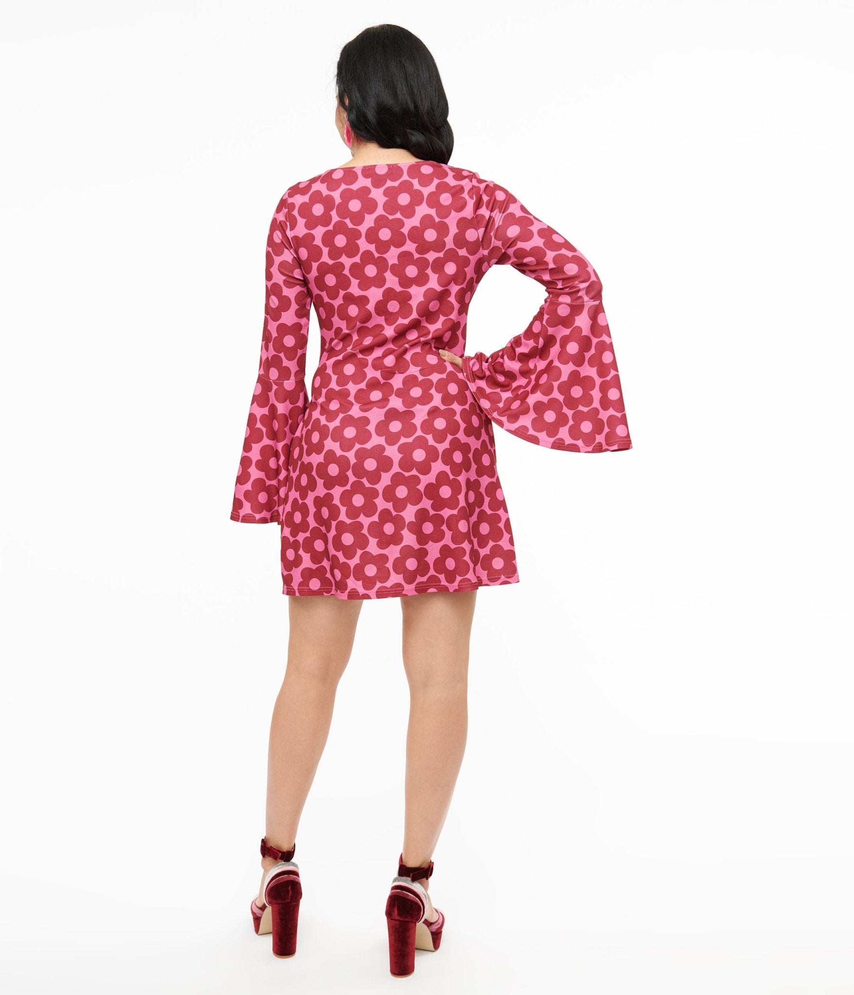 Smak Parlour 1960s Pink & Burgundy Mod Daisy Mini Dress - Vintage Retro Party Outfit for Women, Perfect for Cocktail Parties, Date Nights & 60s Theme Events