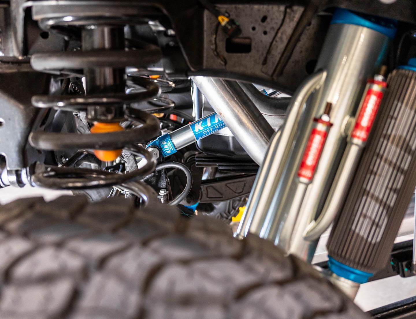 2021-2023 Ram 1500 TRX King 2.0 Rear Axle Shock Absorber 20C001 391 - Heavy Duty Off-Road Suspension Upgrade for Desert Racing & Extreme Terrain Performance
