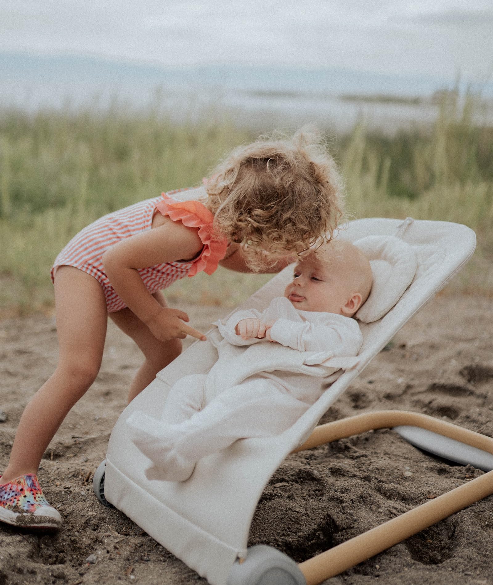 Fodoss Baby Bouncer - Portable Infant Bouncer Seat with Ergonomic Design | Lightweight Baby Bassinet & Rocking Chair for Newborns | Perfect for Nursery, Travel & Soothing Fussy Babies (Beige)