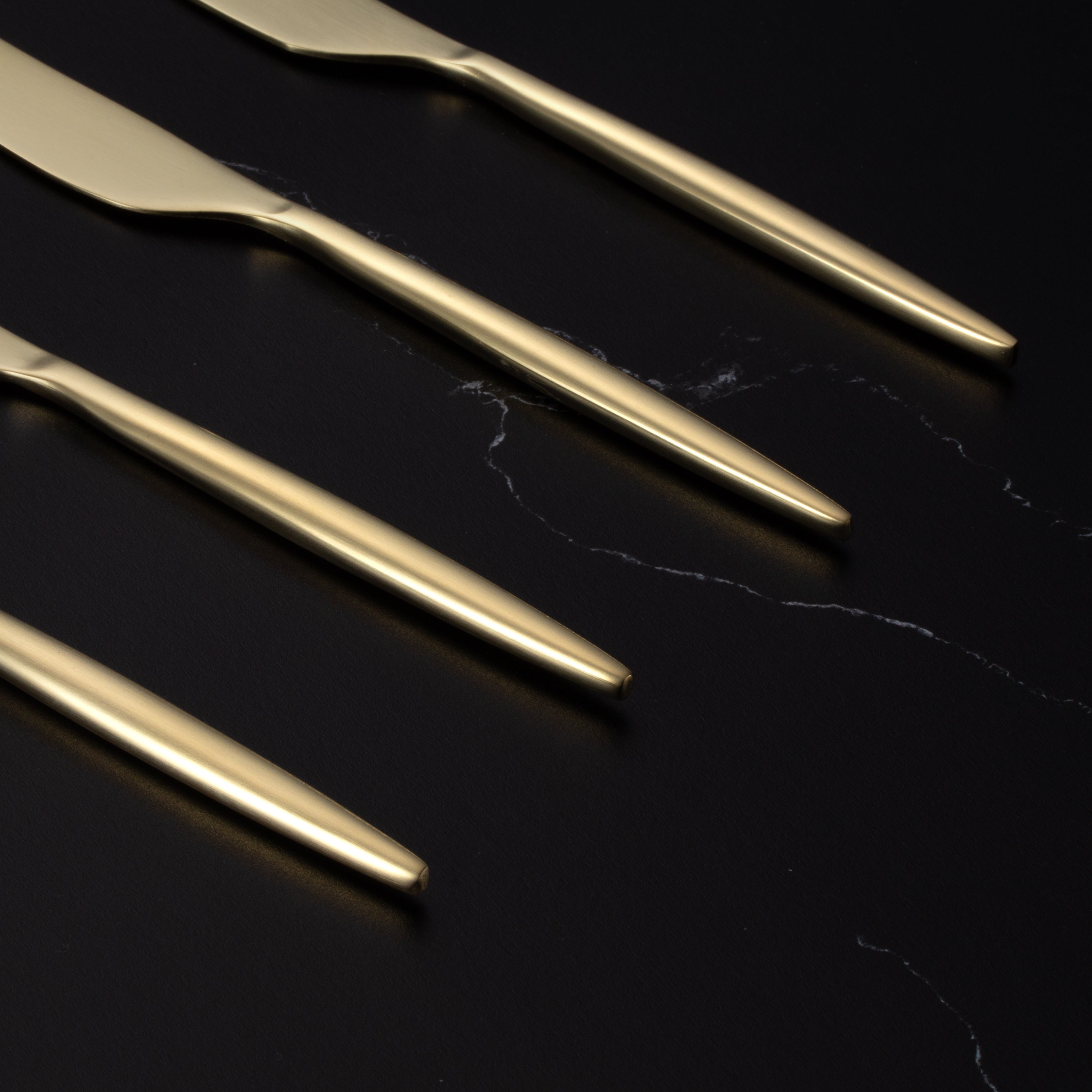 Gaze Champagne Satin Spreader Set of 4 - Elegant Cake Decorating Tools for Weddings, Parties & Baking - Perfect for Professional Chefs & Home Bakers