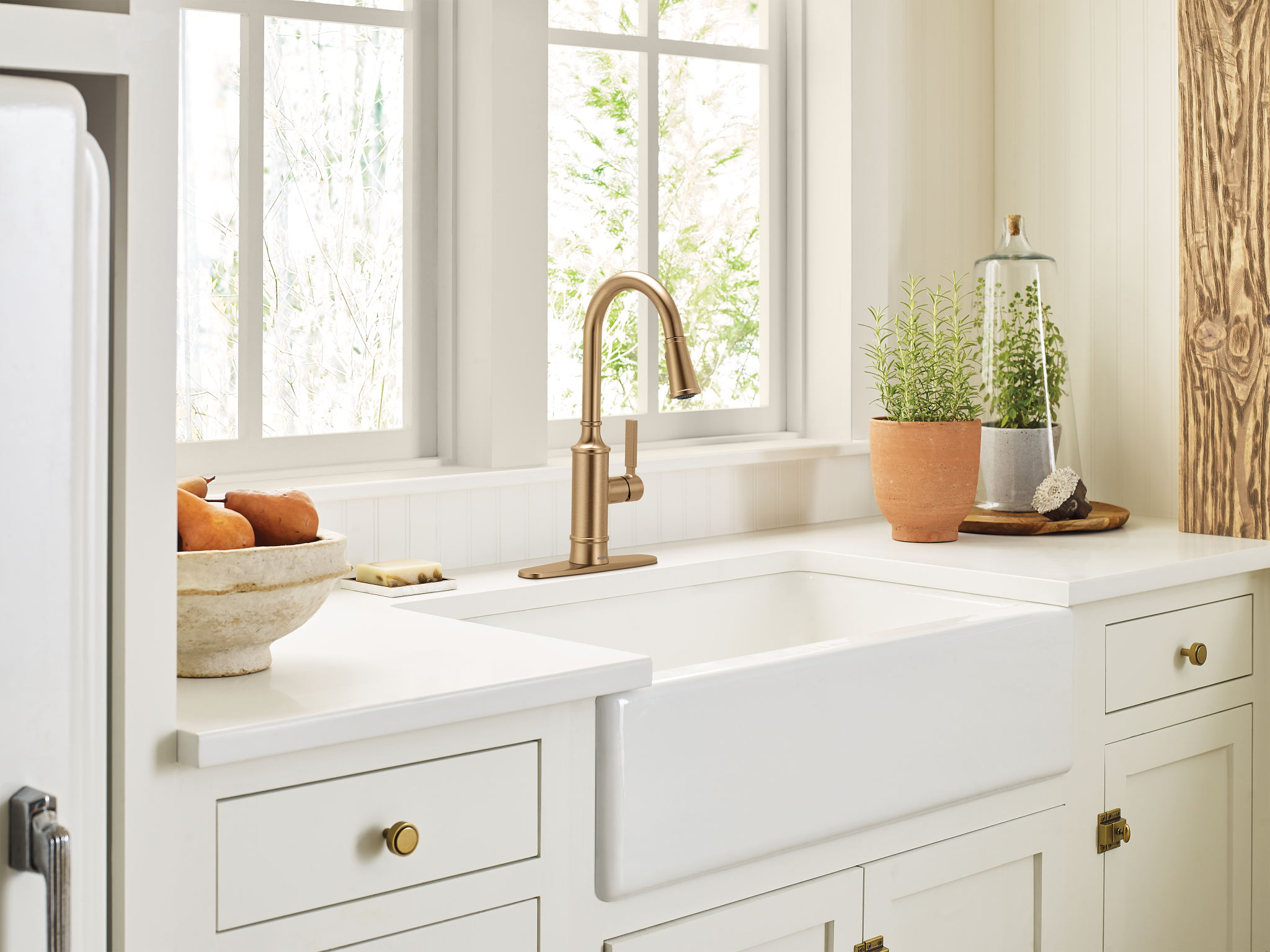 Gilden One Handle High Arc Pull Down Kitchen Faucet - Stainless Steel Modern Design with Spray Function for Easy Dishwashing and Sink Cleaning