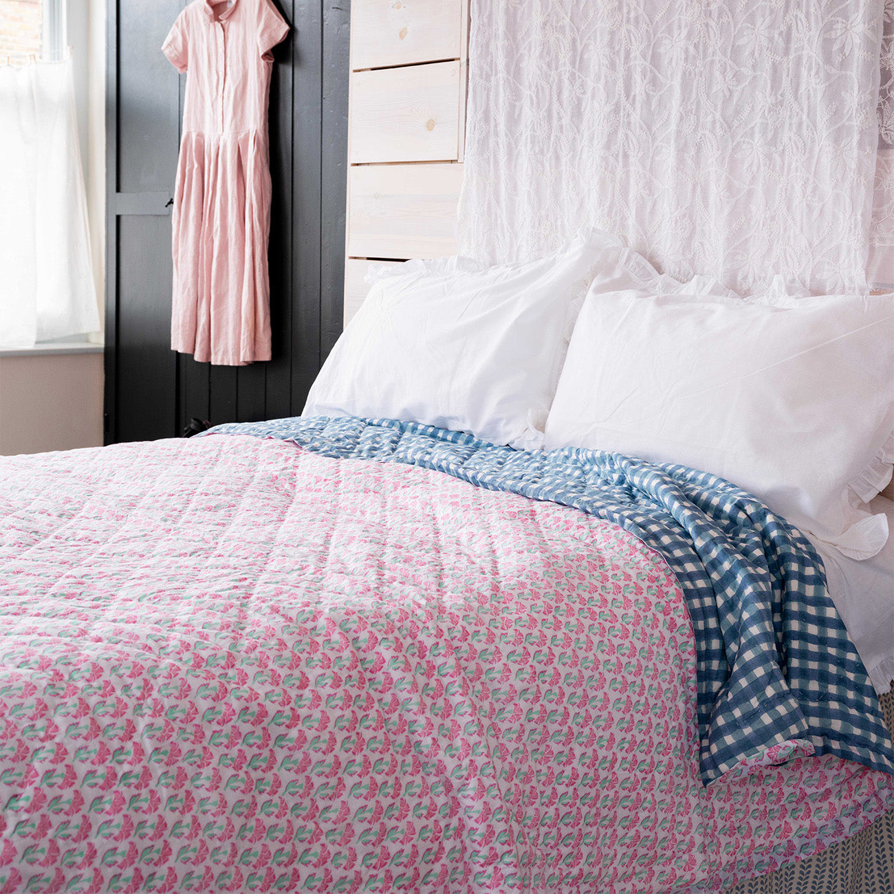 Quilt Posy - Soft and Cozy Floral Quilt for Bedroom Decor | Perfect for Home, Dorm, and Gift Giving