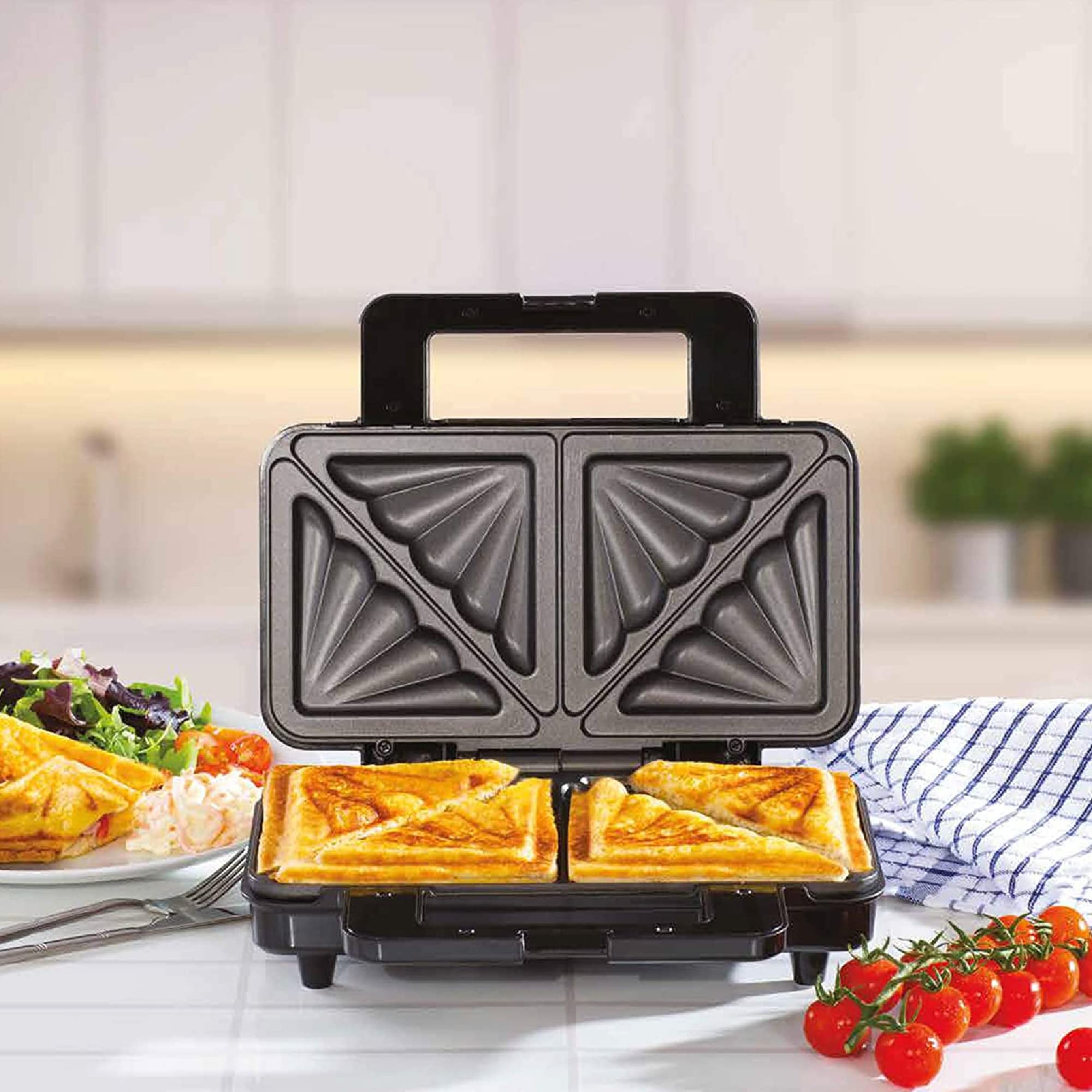Daewoo 900W Deep Fill 4 Slice Sandwich Maker with Cool Touch Handles & Safety Thermal Cut Out - Thermostatically Controlled Toaster for Grilled Cheese, Paninis & Breakfast - Perfect for Home, Office & Dorm Use
