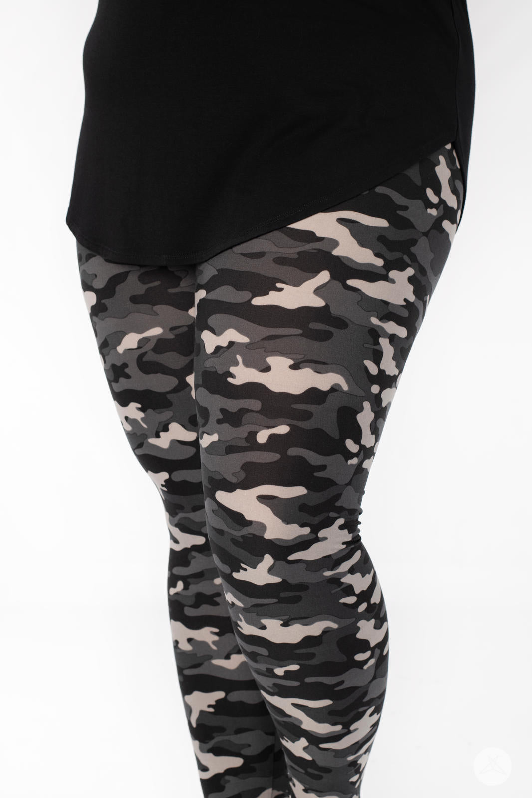 Night Camo Patterned Leggings for Women - High Waisted Yoga Pants with Pockets - Comfortable Workout Leggings for Running, Gym & Lounge Wear