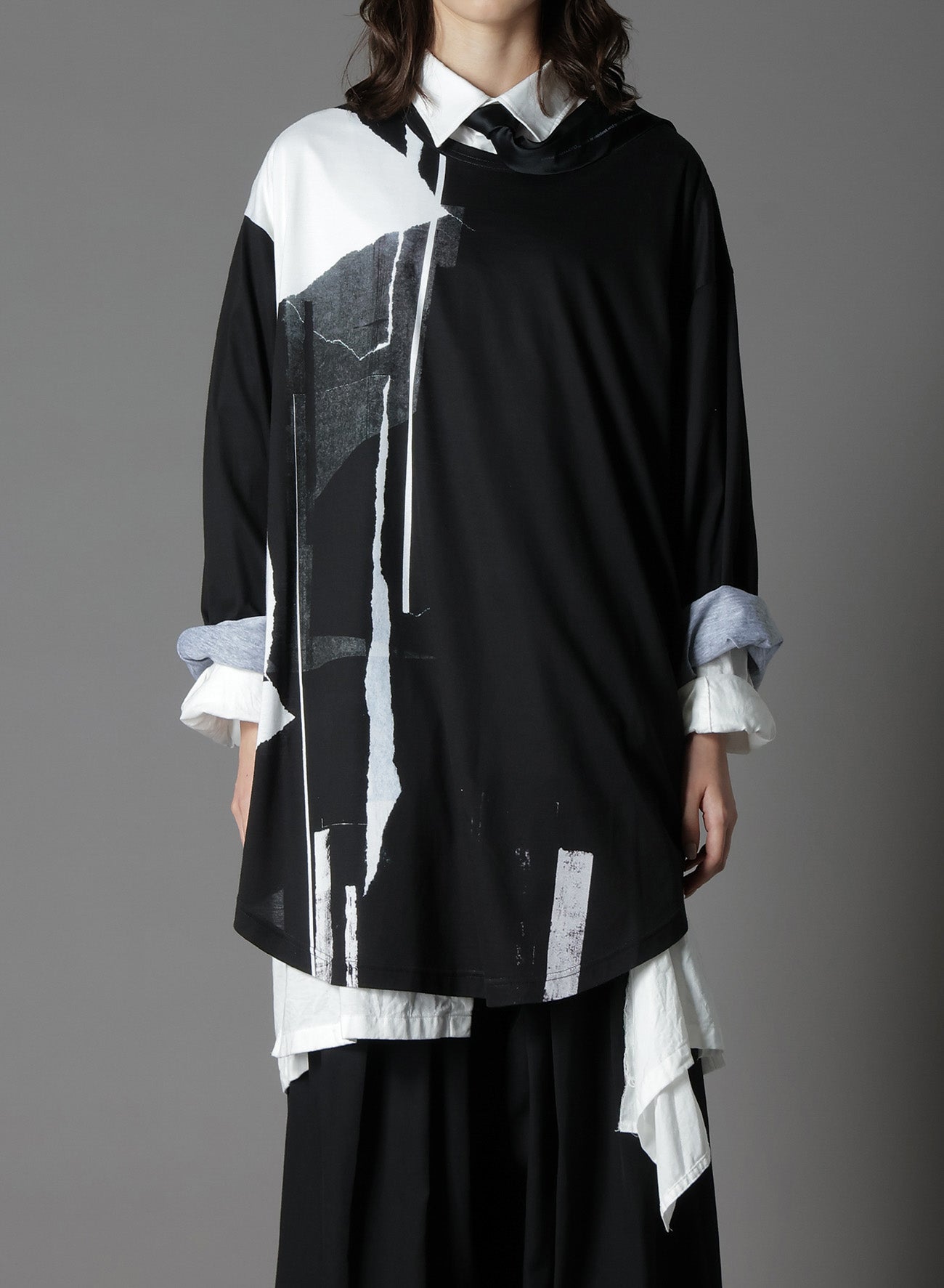 Soft Cotton Jersey T-Shirt with Torn Pattern Hem & Long Sleeves - Oversized Round Neck Jumbo Fit for Casual Wear & Street Style
