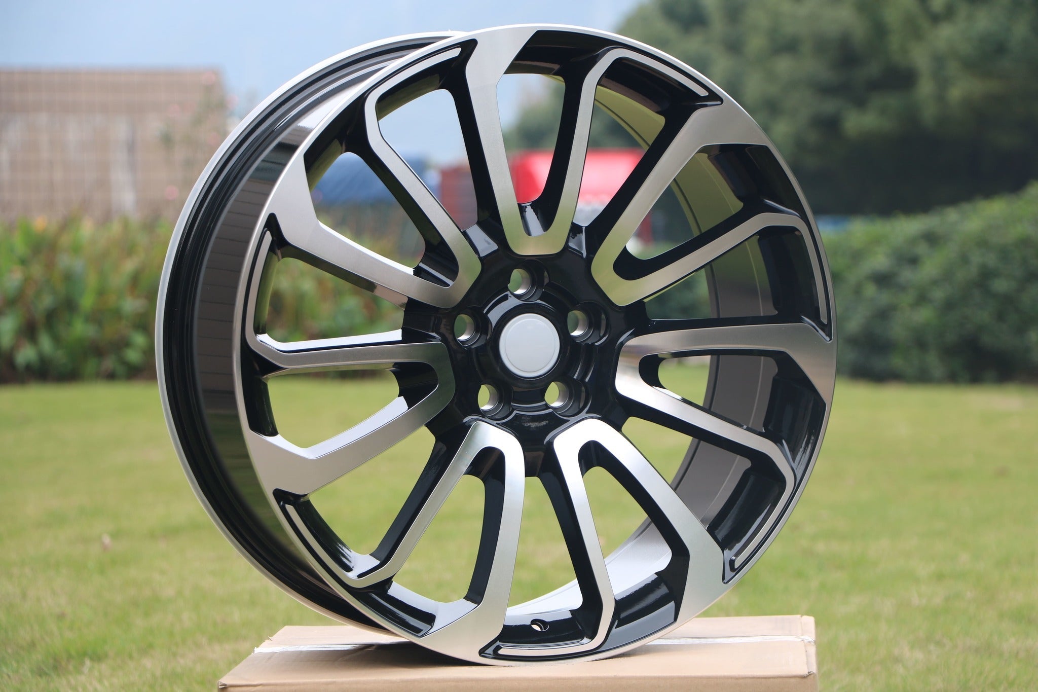22-Inch Alloy Wheels for Range Rover Vogue, Sport, Defender, Discovery & LR3/LR4 - Premium Off-Road & Luxury SUV Rims for Adventure & City Driving