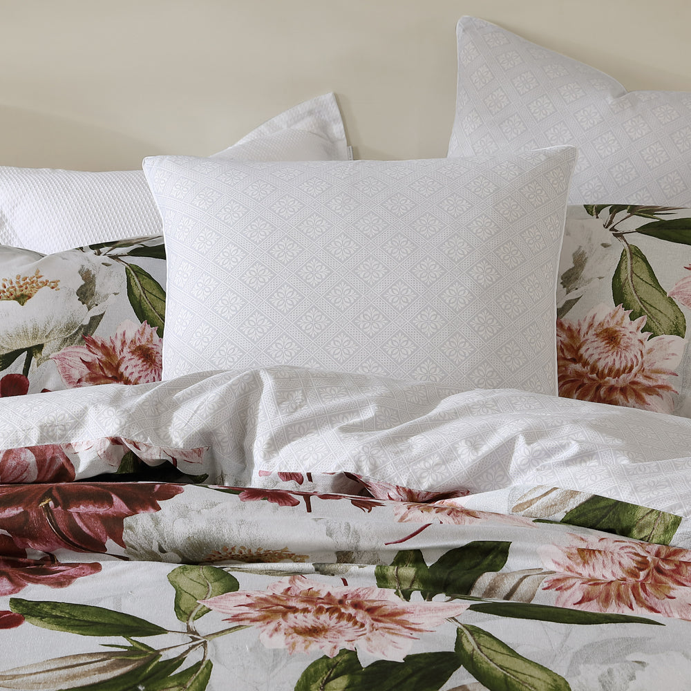 Elegant Pink Quilt Cover Set for Queen Size Bed - Soft & Breathable Bedding for Cozy Nights & Stylish Bedroom Decor