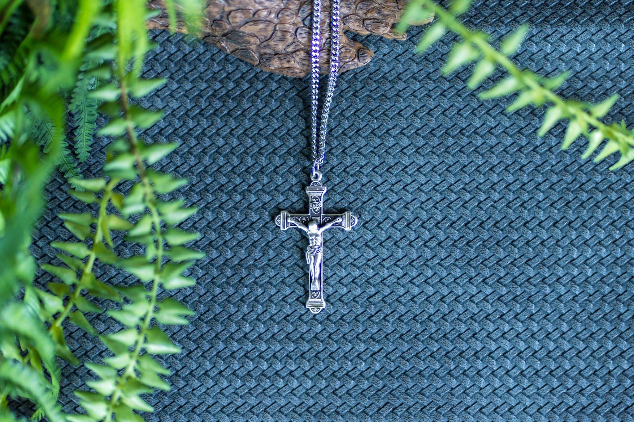 Heartland Store Men's Sterling Silver Crucifix Pendant Necklace - 24