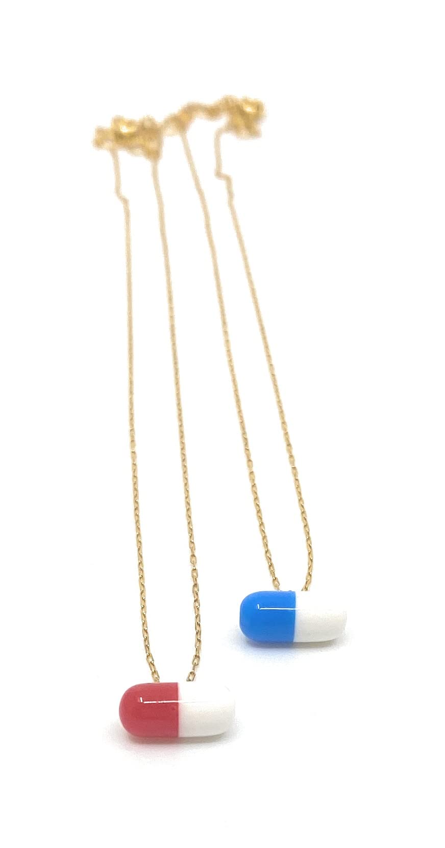 Fashion Chill Pill Pendant Charm Necklace in Gold & Black - Trendy Statement Jewelry for Women, Perfect for Parties, Gifts & Everyday Wear