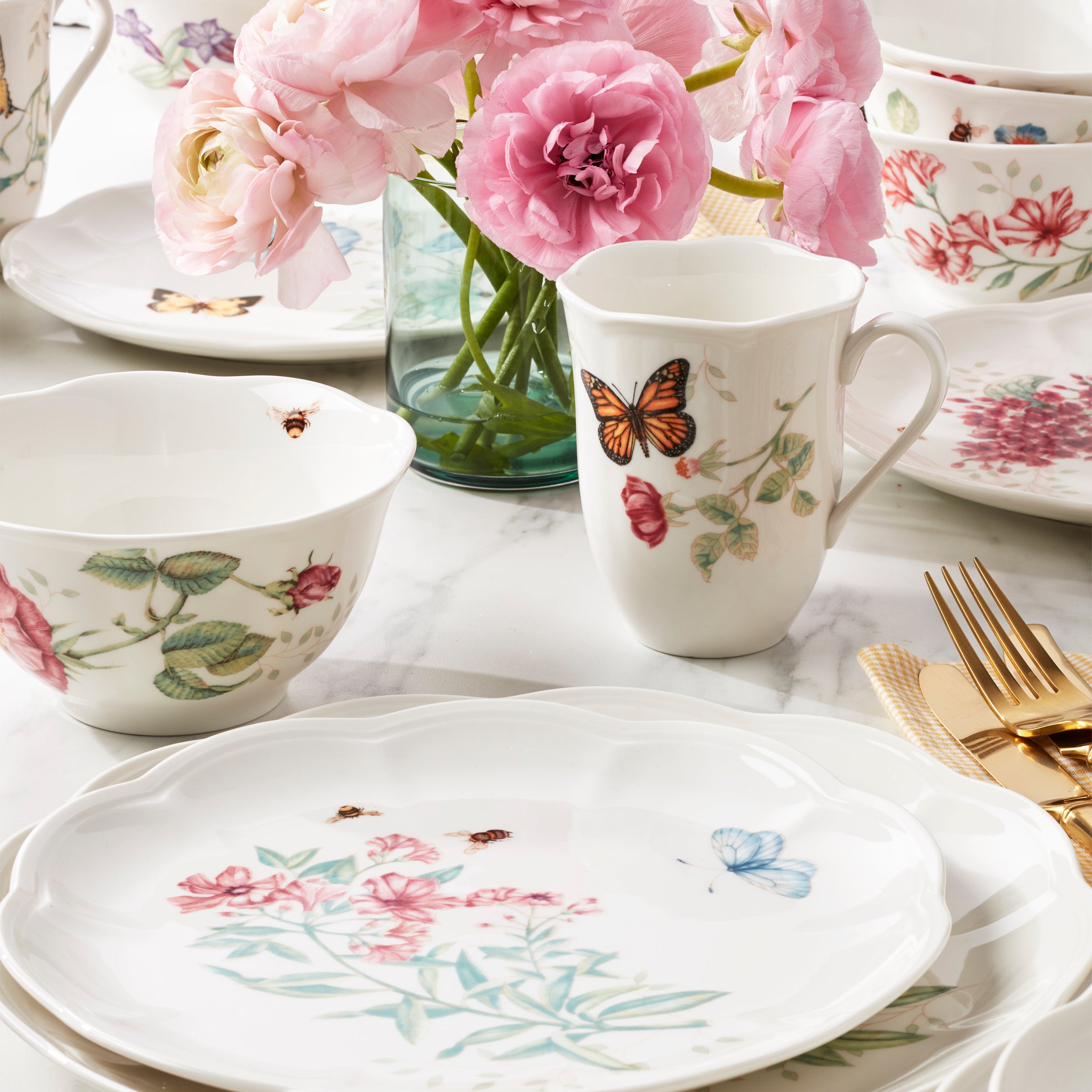 Butterfly Meadow 24-Piece Dinnerware Set - Porcelain Plates, Bowls & Mugs - Elegant Dinner Set for Family Gatherings, Parties & Everyday Use
