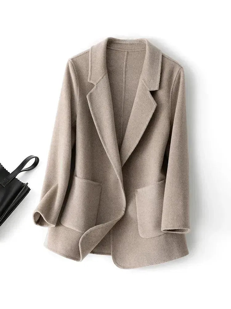 Stylish Loose Women's Coat - Trendy Oversized Outerwear for Fall & Winter - Perfect for Casual Outings, Office Wear & Date Nights